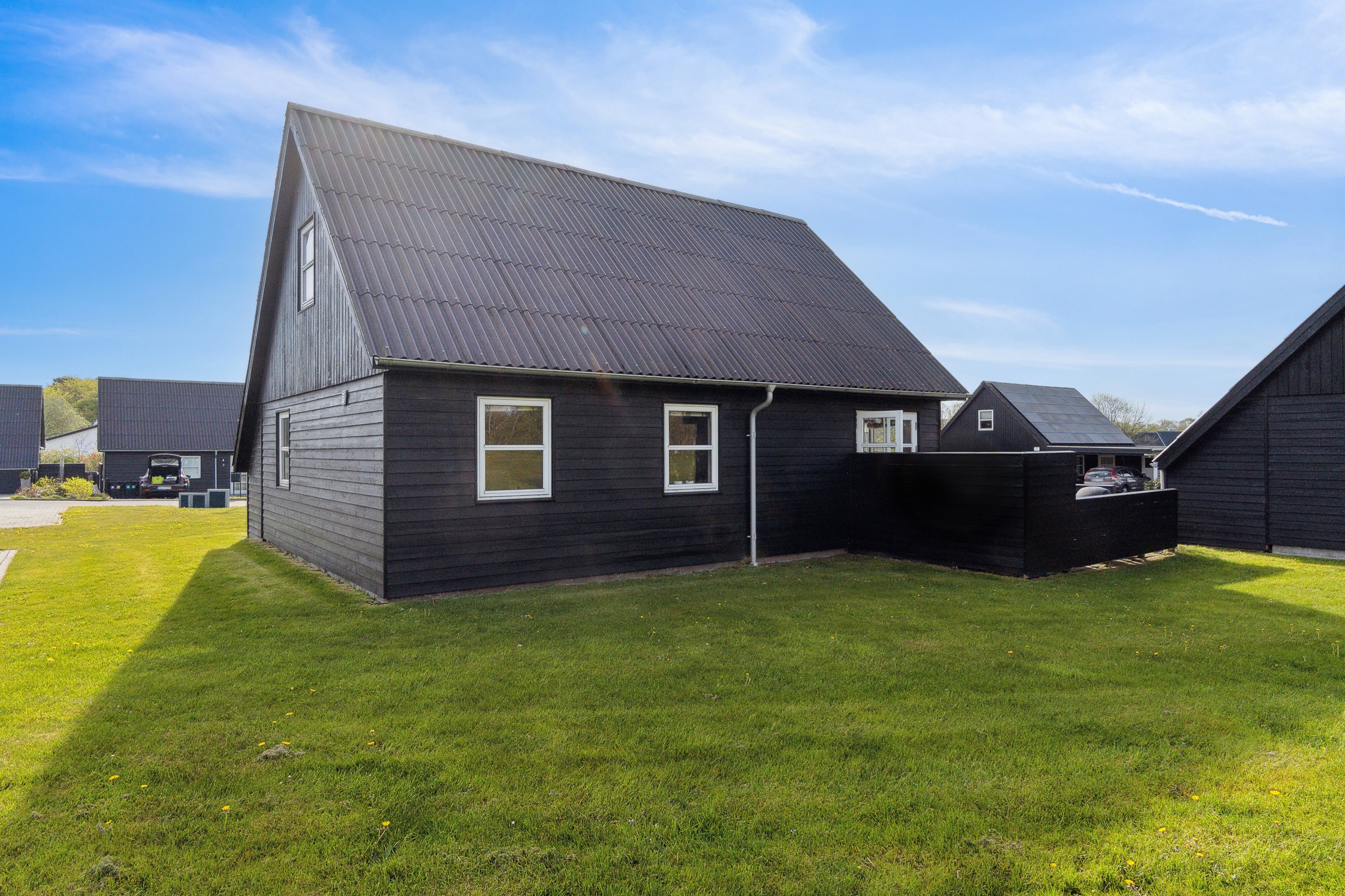 Fremhævet set fra haven billede i fuldskærmstilstand. Billede af Golfvænget 6, Gatten, 9640 Farsø