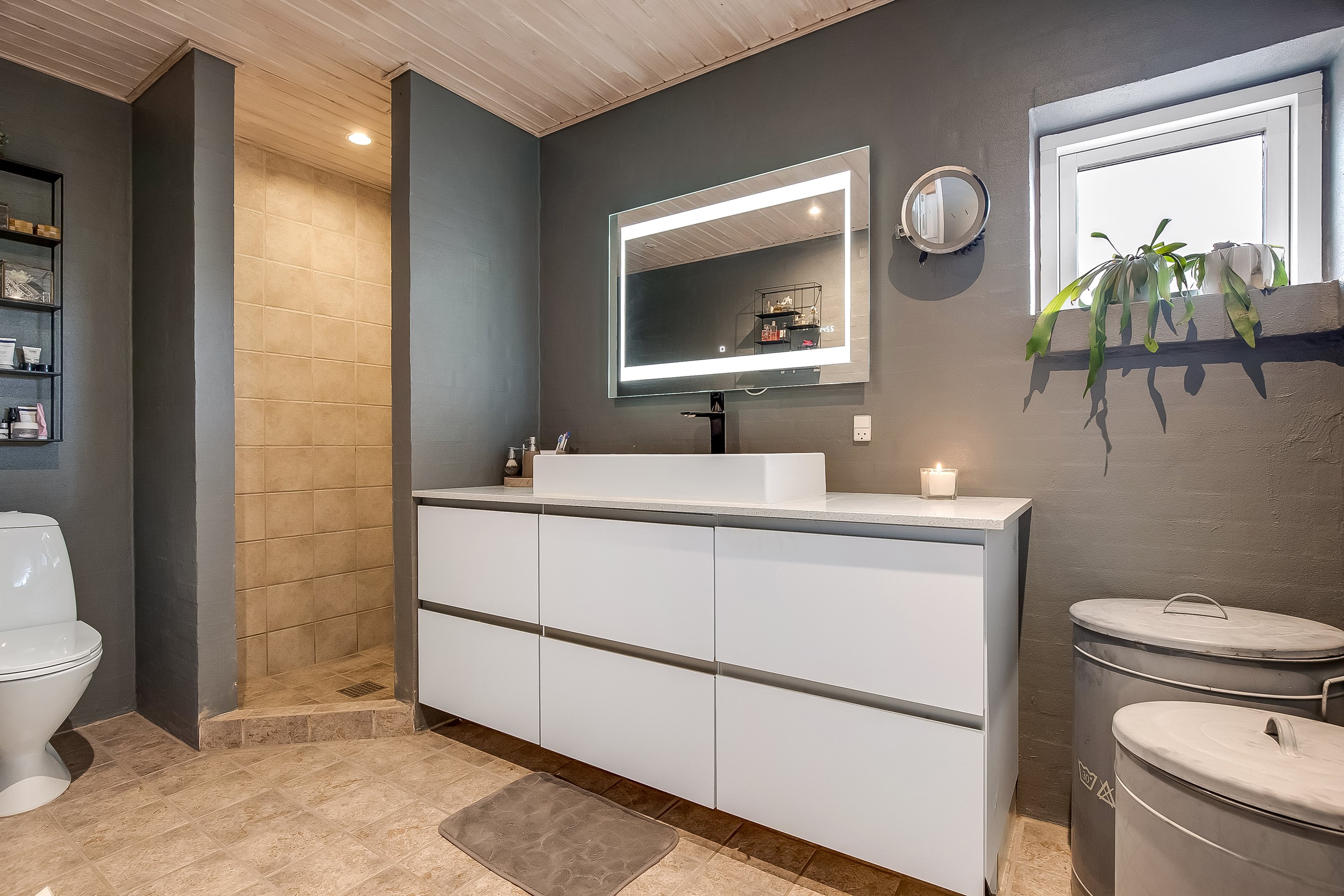 Fremhævet badeværelse billede i fuldskærmstilstand. Billede af Hechtsvej 28, 6052 Viuf