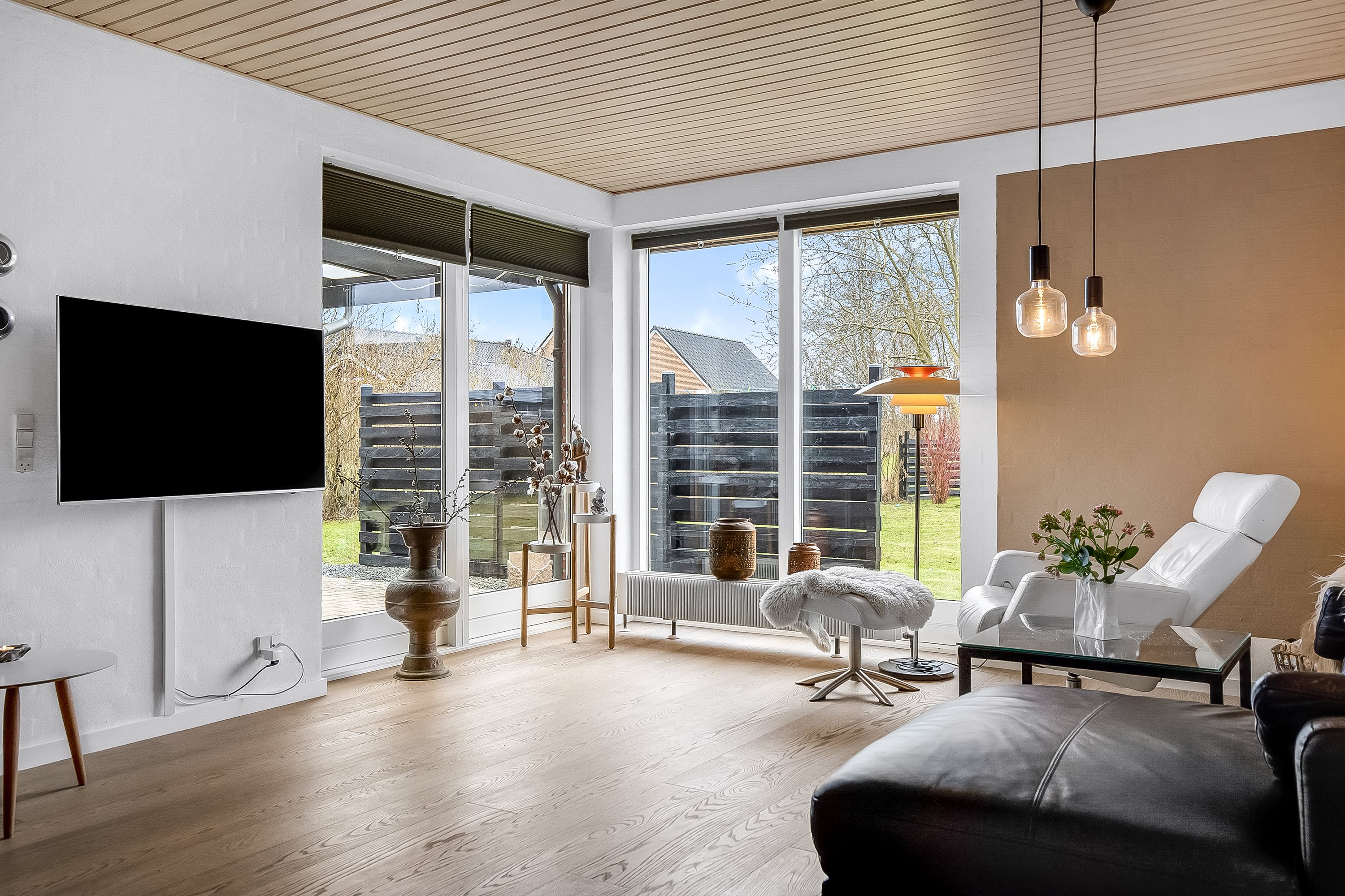 Fremhævet stue billede i fuldskærmstilstand. Billede af Hechtsvej 28, 6052 Viuf