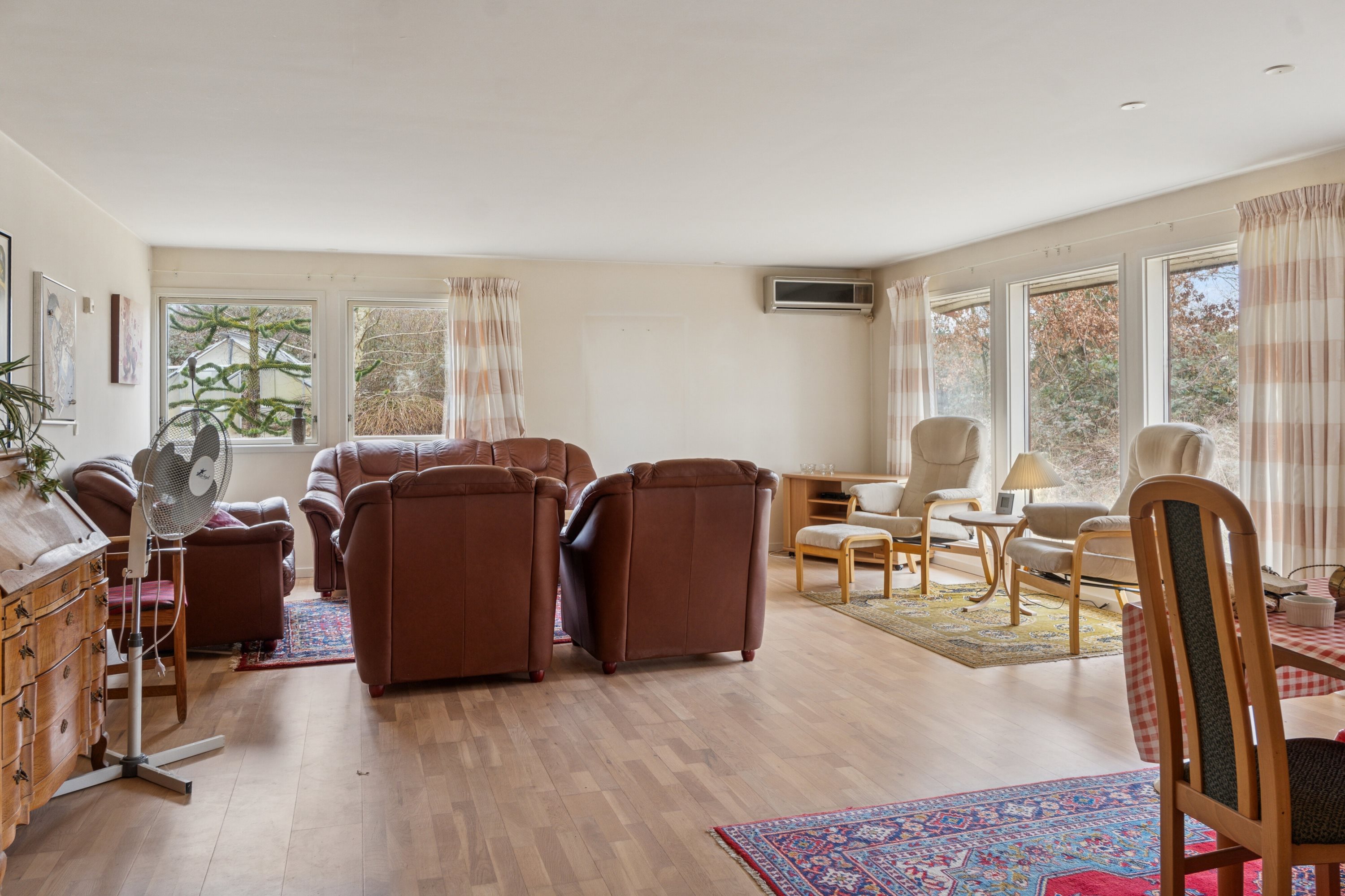 Fremhævet stue billede i fuldskærmstilstand. Billede af Kamillevej 18, 4750 Lundby