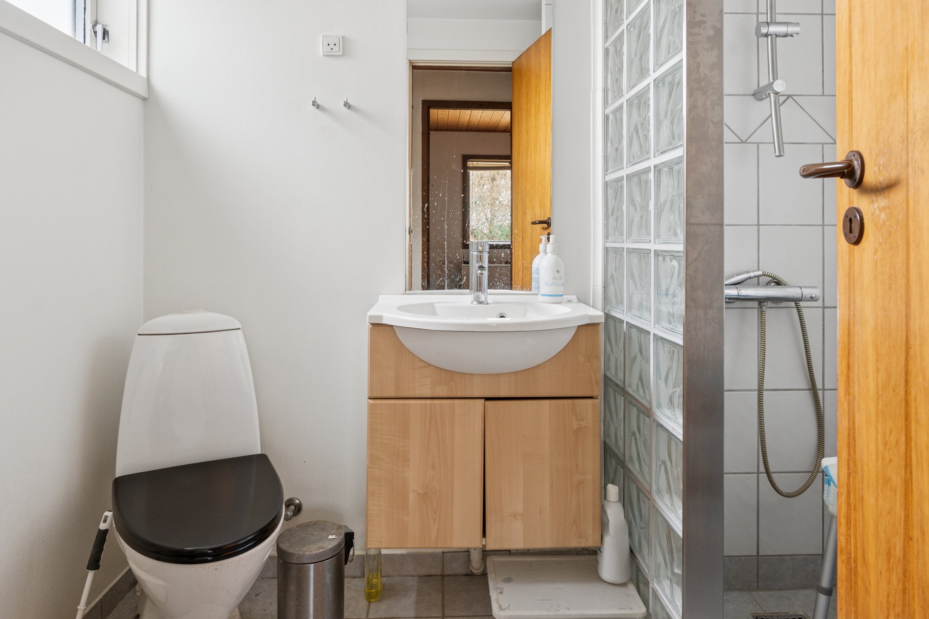 Fremhævet badeværelse billede i fuldskærmstilstand. Billede af Kamillevej 18, 4750 Lundby