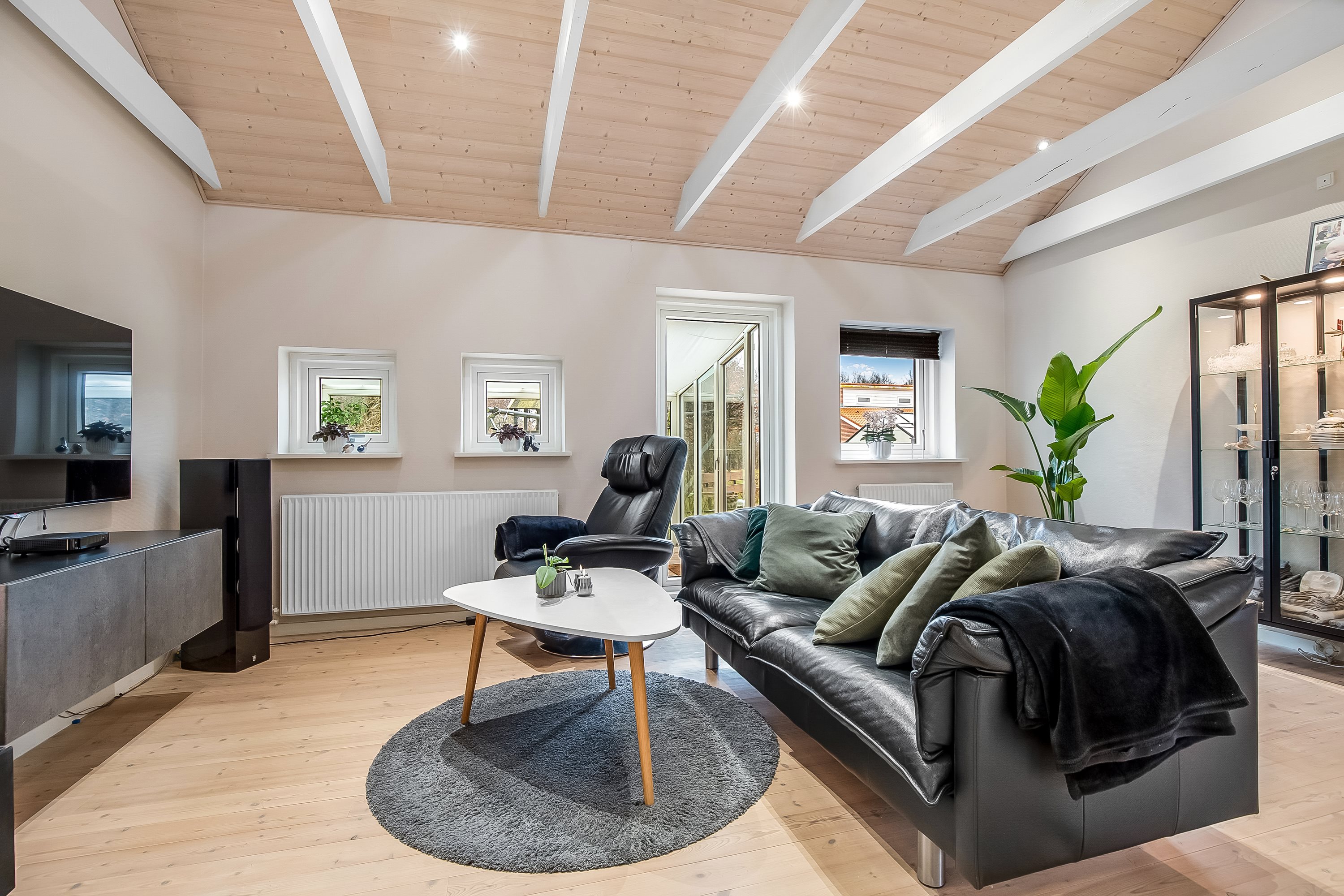 Fremhævet stue billede i fuldskærmstilstand. Billede af Østerbæk 2, Hjarup, 6580 Vamdrup