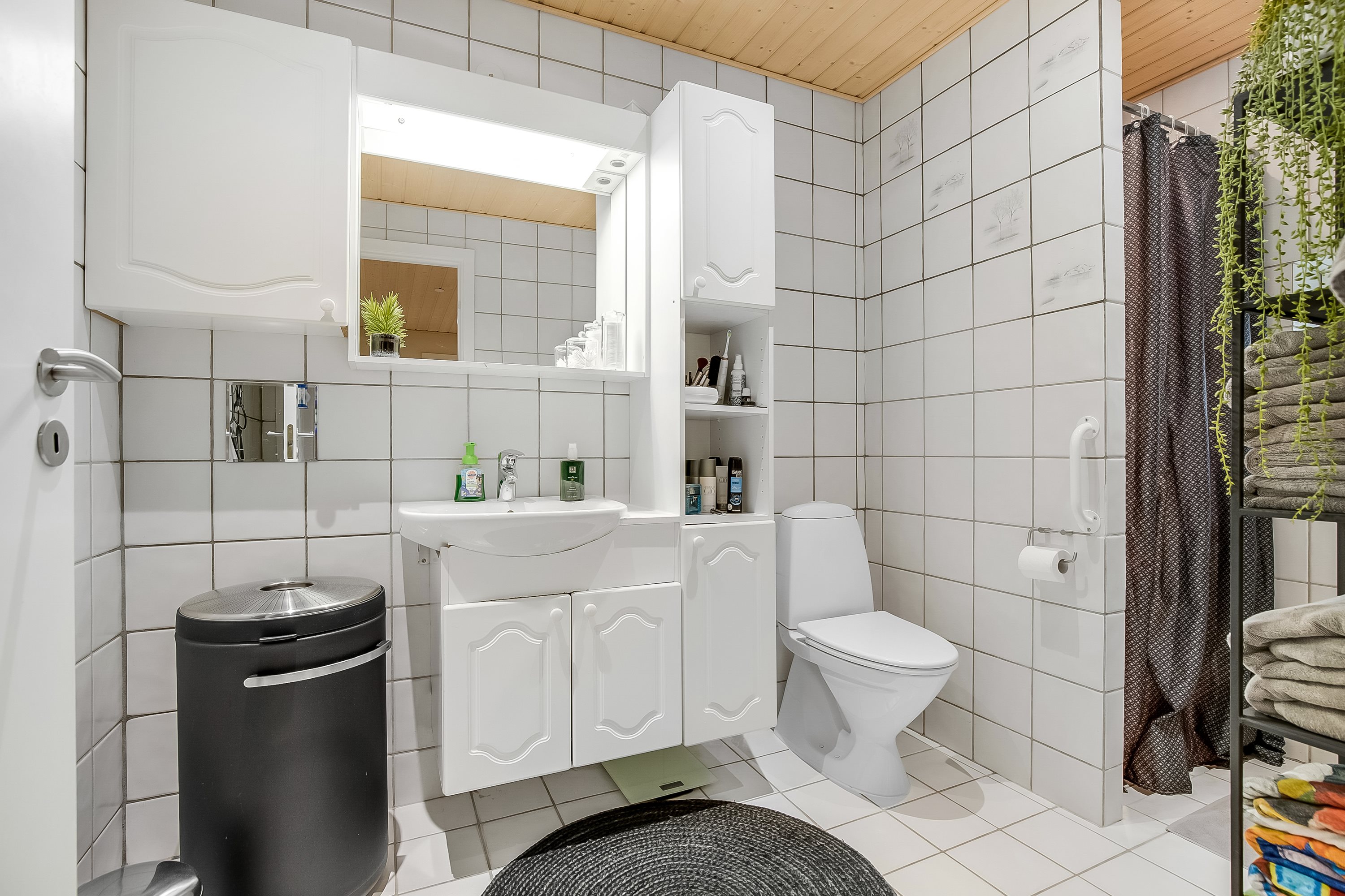 Fremhævet badeværelse billede i fuldskærmstilstand. Billede af Østerbæk 2, Hjarup, 6580 Vamdrup