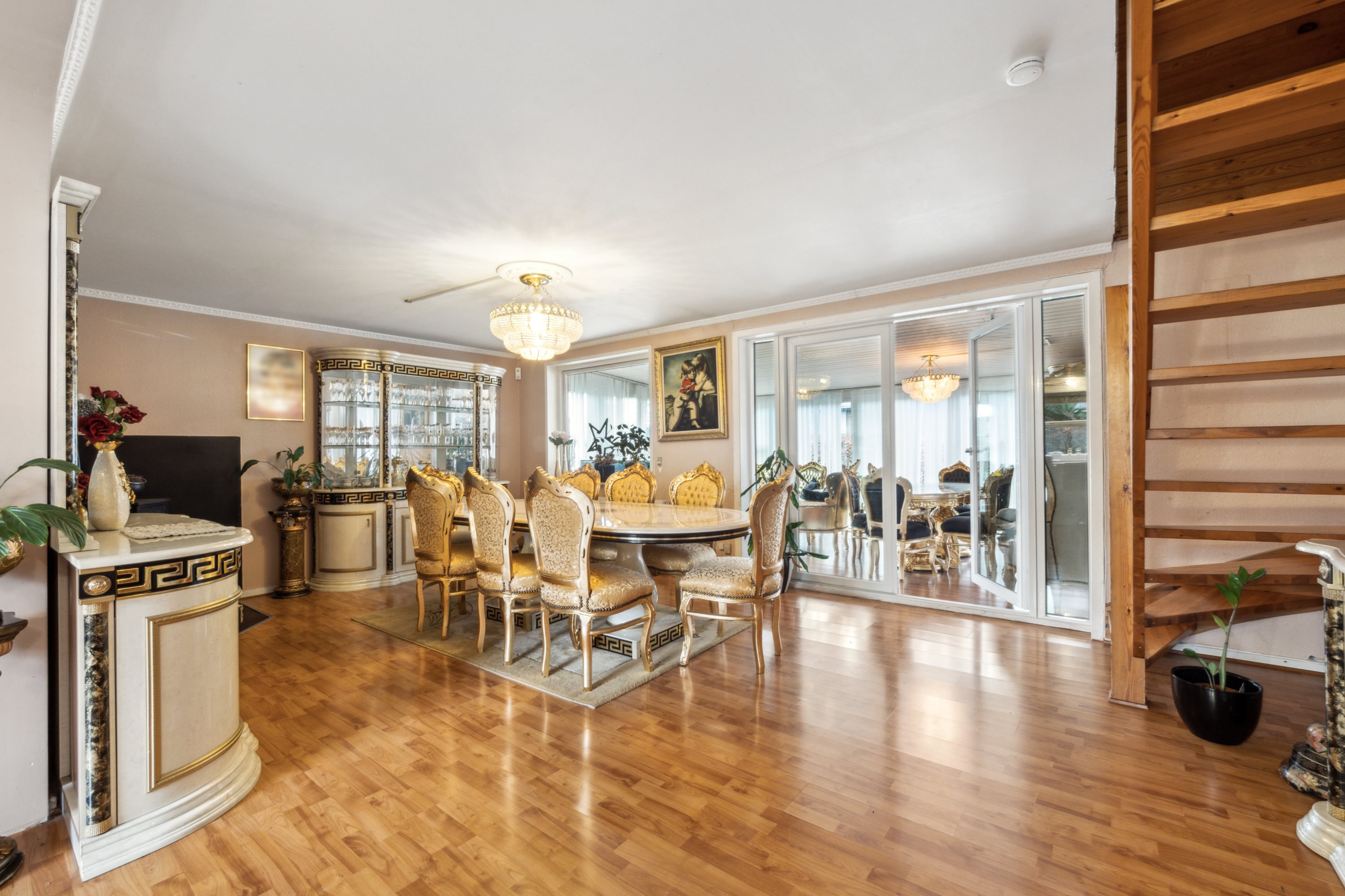 Fremhævet stue billede i fuldskærmstilstand. Billede af Svalevej 20, Mønsted, 8800 Viborg