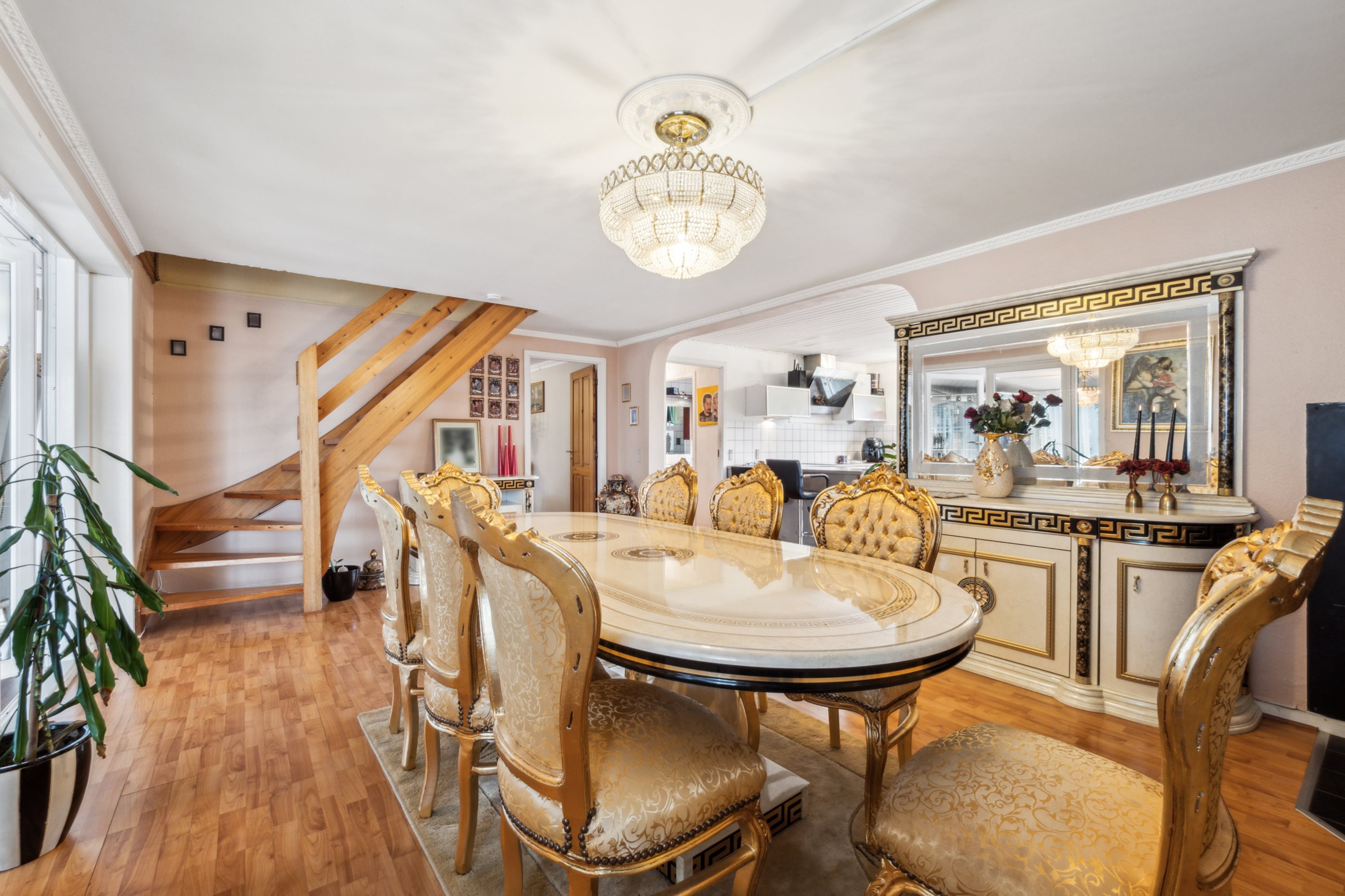 Fremhævet stue billede i fuldskærmstilstand. Billede af Svalevej 20, Mønsted, 8800 Viborg