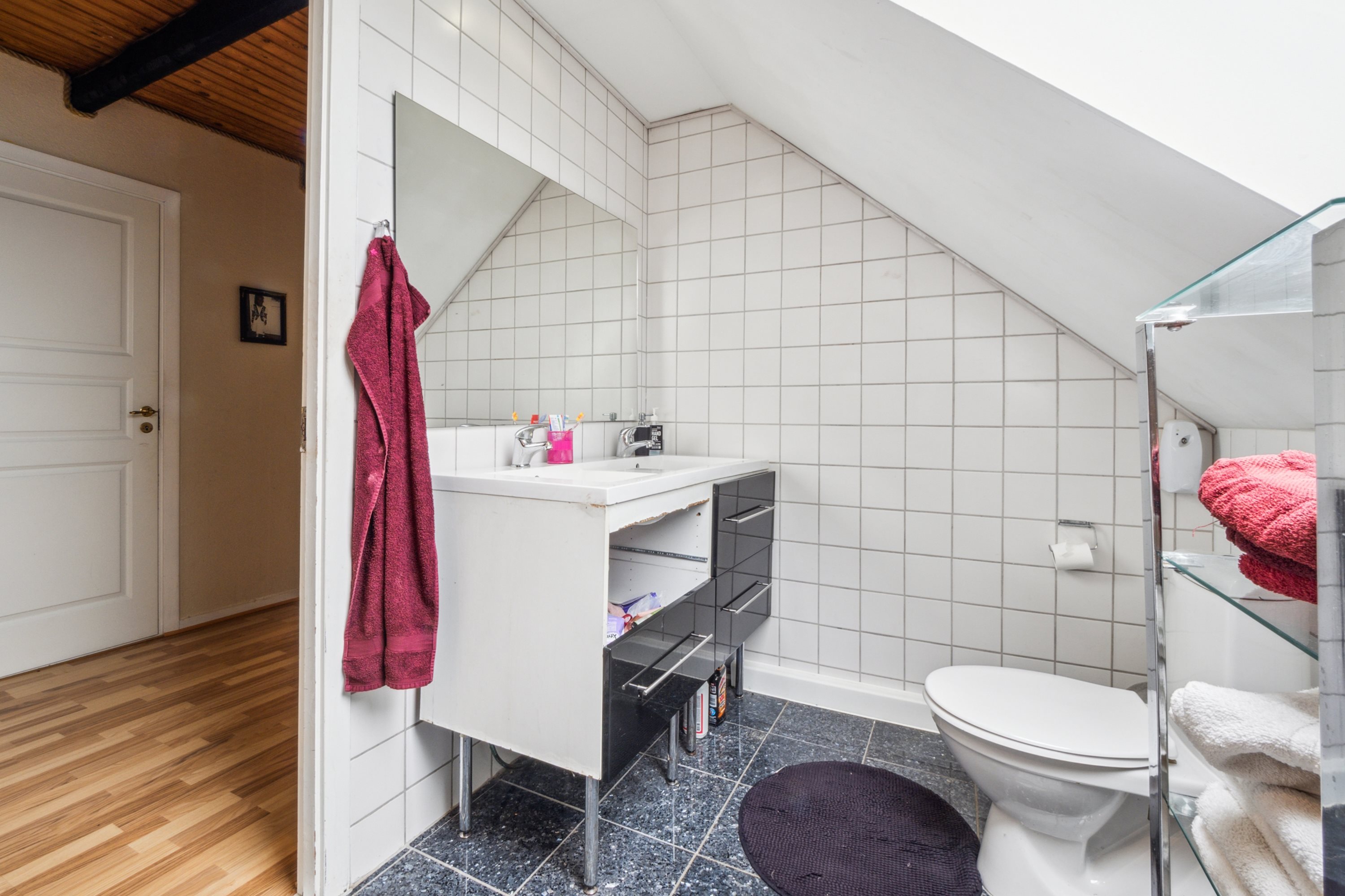 Fremhævet badeværelse billede i fuldskærmstilstand. Billede af Svalevej 20, Mønsted, 8800 Viborg