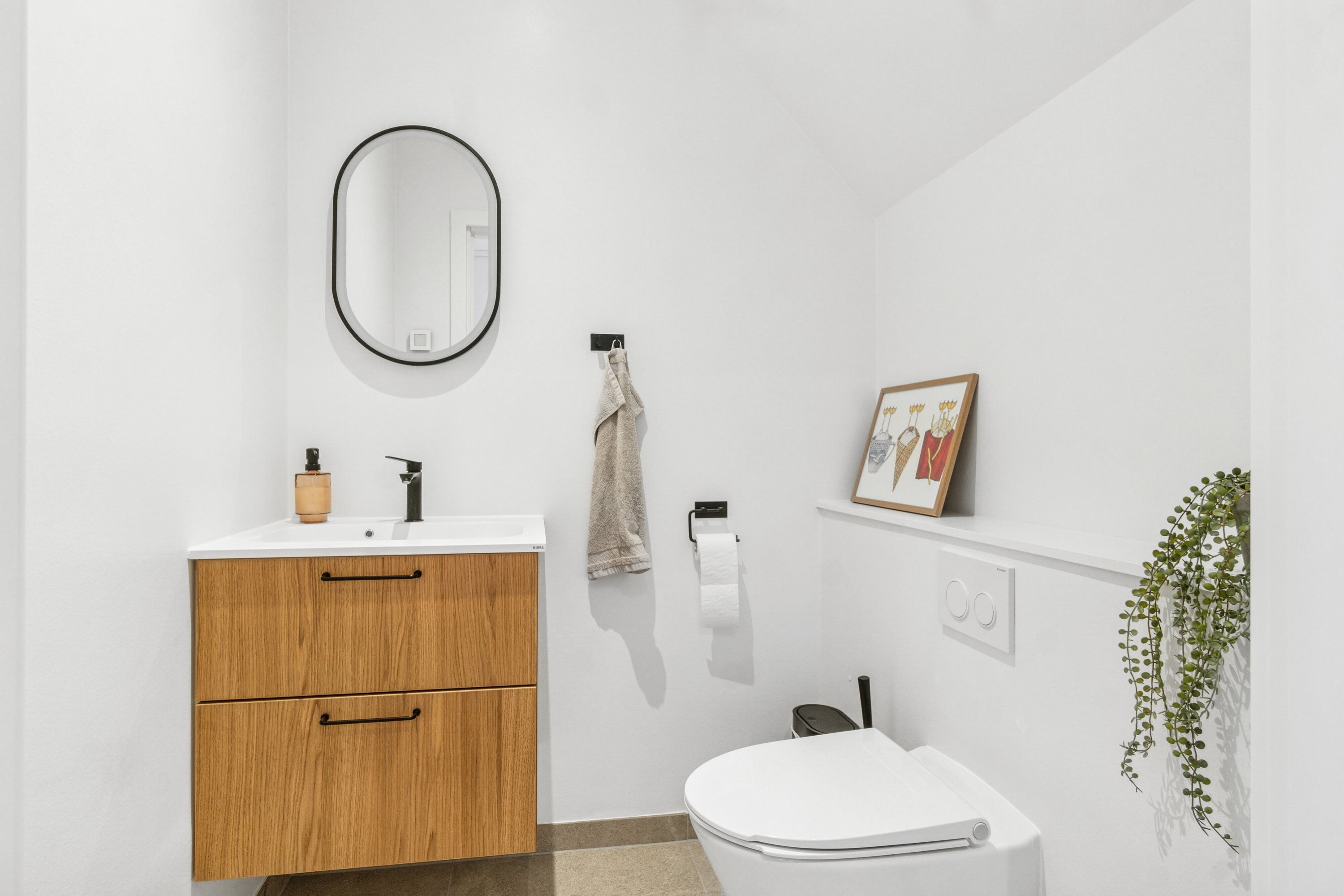 Fremhævet toilet billede i fuldskærmstilstand. Billede af Skådevej 5, Skåde, 8270 Højbjerg