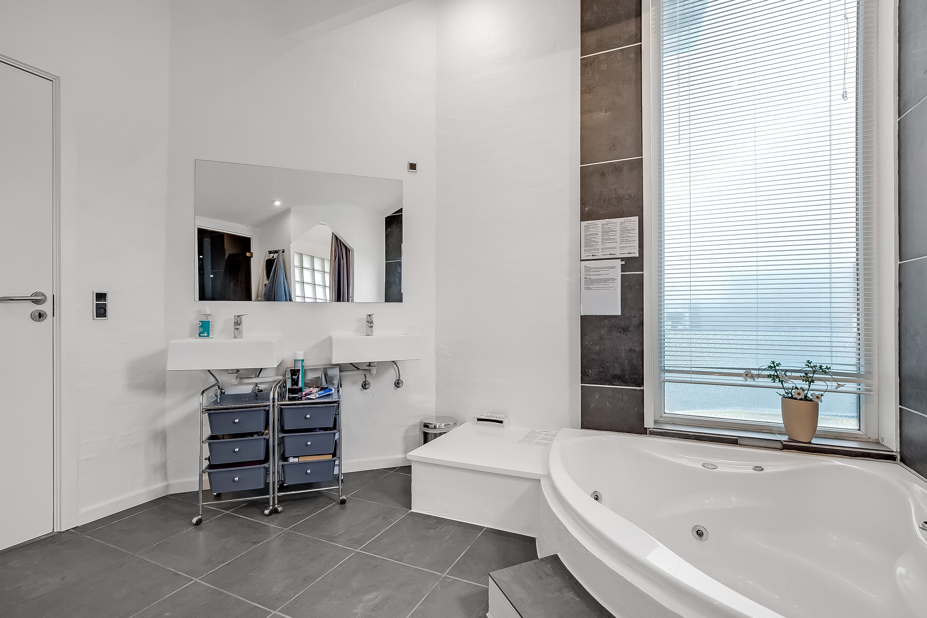 Fremhævet badeværelse billede i fuldskærmstilstand. Billede af Rugmarken 30, Grønninghoved, 6093 Sjølund