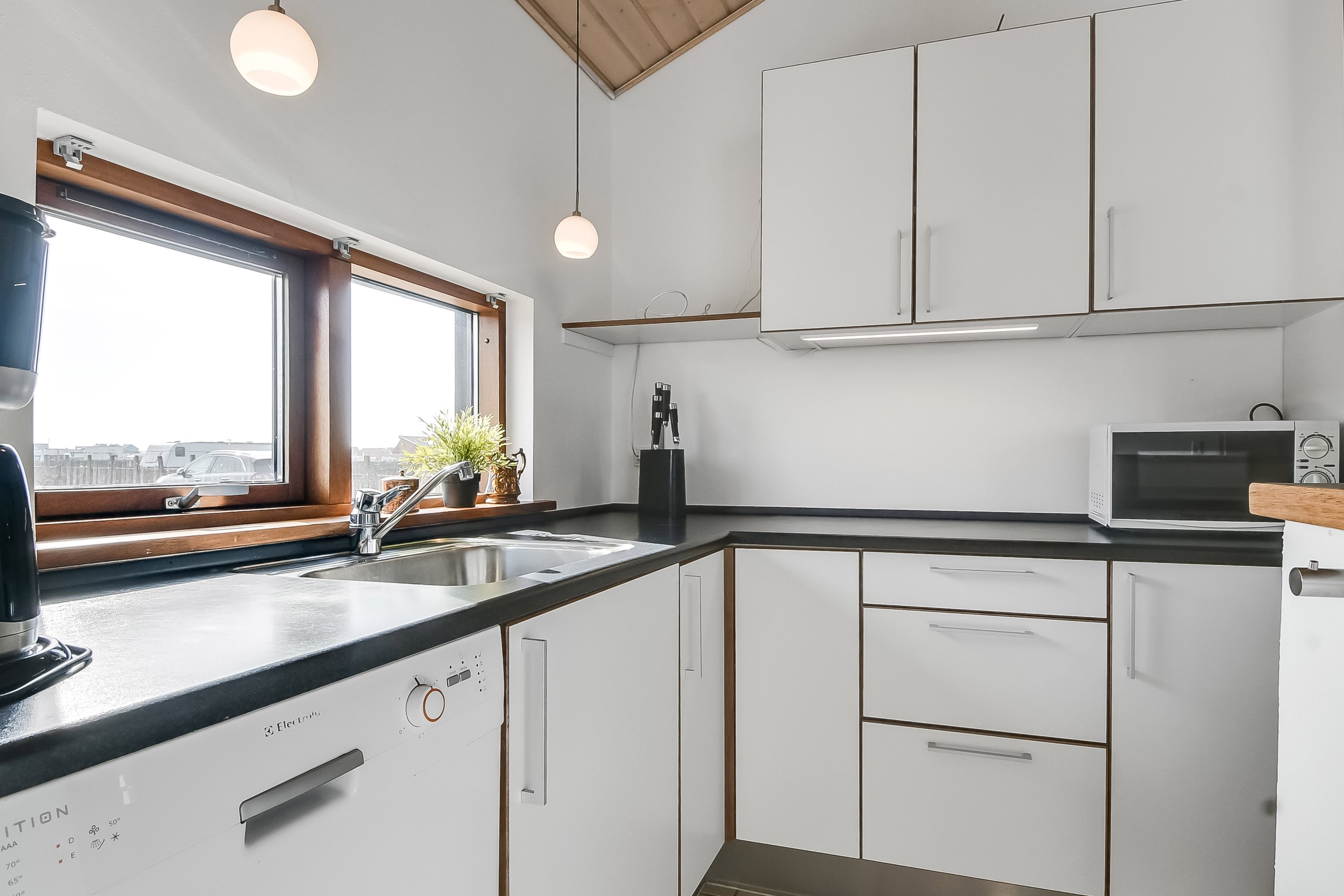 Fremhævet køkken billede i fuldskærmstilstand. Billede af Klitengene 1, Thorsminde, 6990 Ulfborg