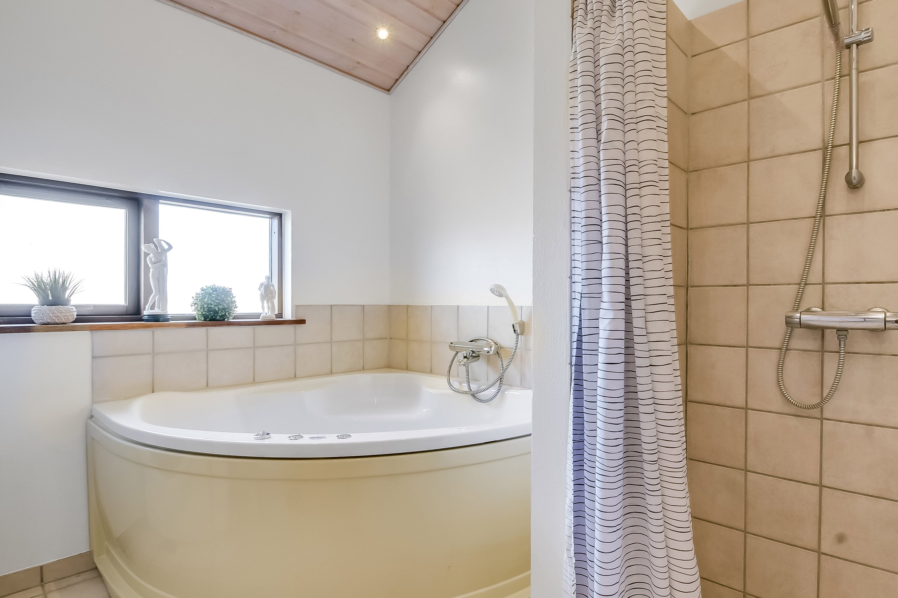 Fremhævet badeværelse billede i fuldskærmstilstand. Billede af Klitengene 1, Thorsminde, 6990 Ulfborg