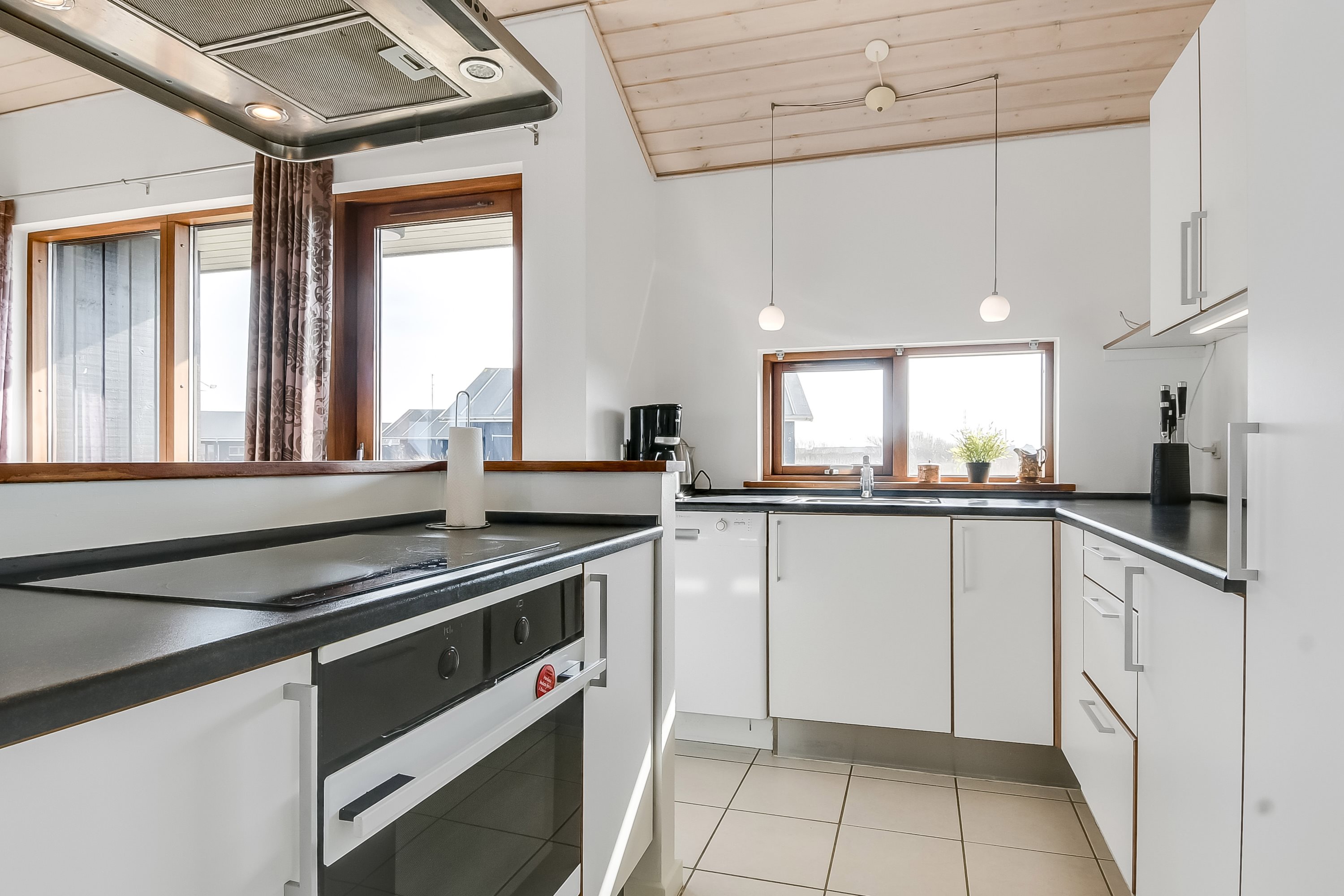 Fremhævet køkken billede i fuldskærmstilstand. Billede af Klitengene 1, Thorsminde, 6990 Ulfborg
