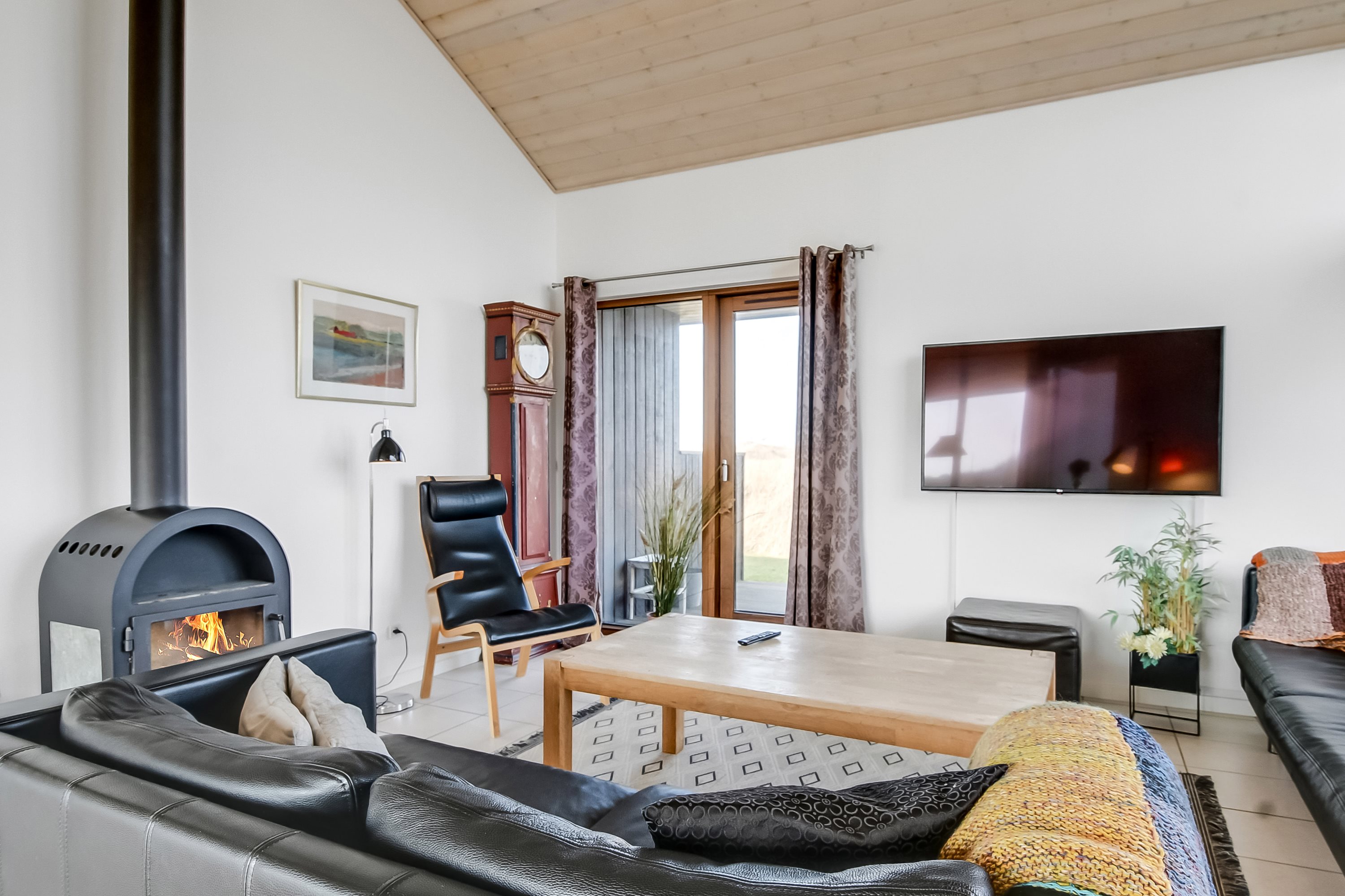 Fremhævet stue billede i fuldskærmstilstand. Billede af Klitengene 1, Thorsminde, 6990 Ulfborg