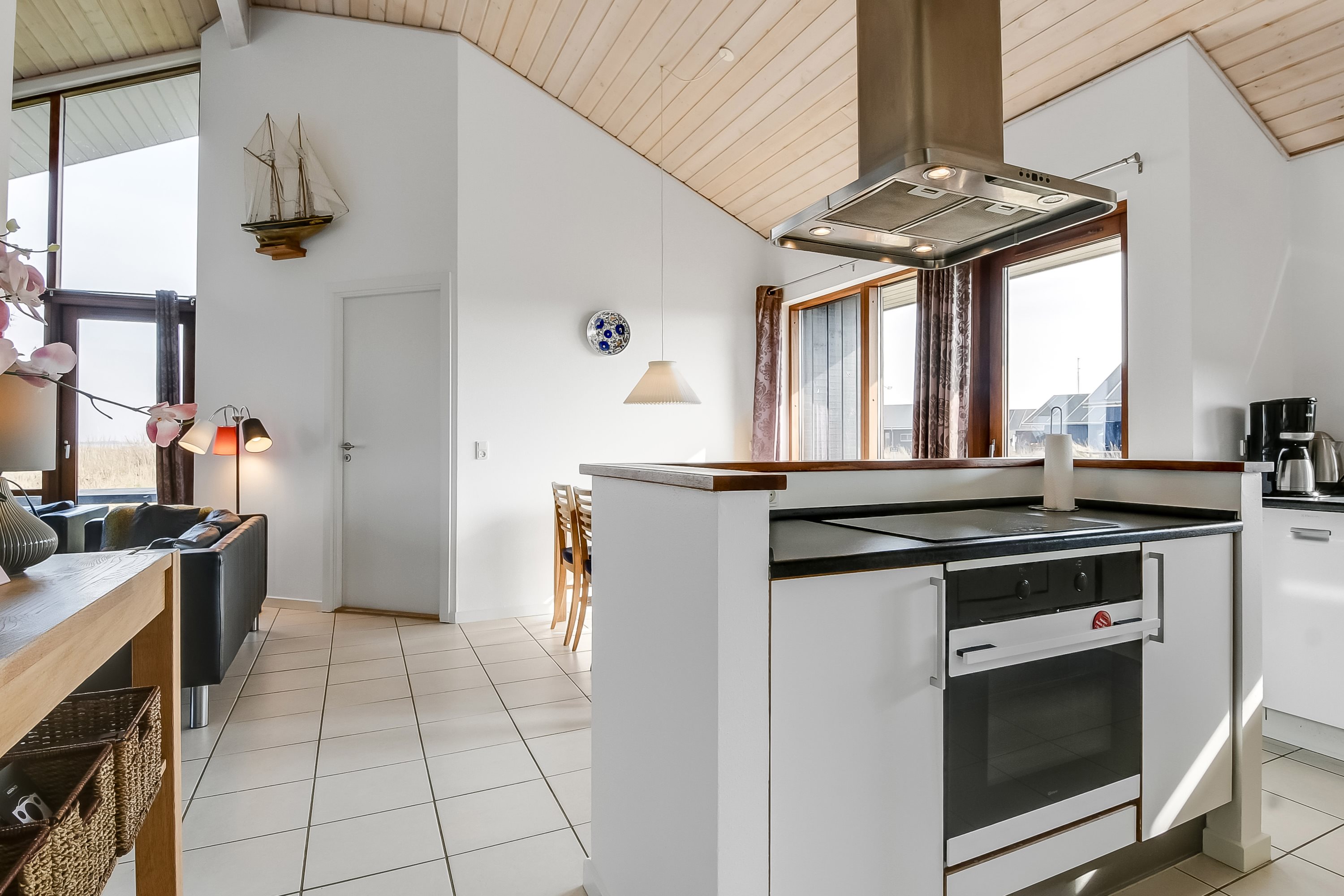 Fremhævet køkken billede i fuldskærmstilstand. Billede af Klitengene 1, Thorsminde, 6990 Ulfborg