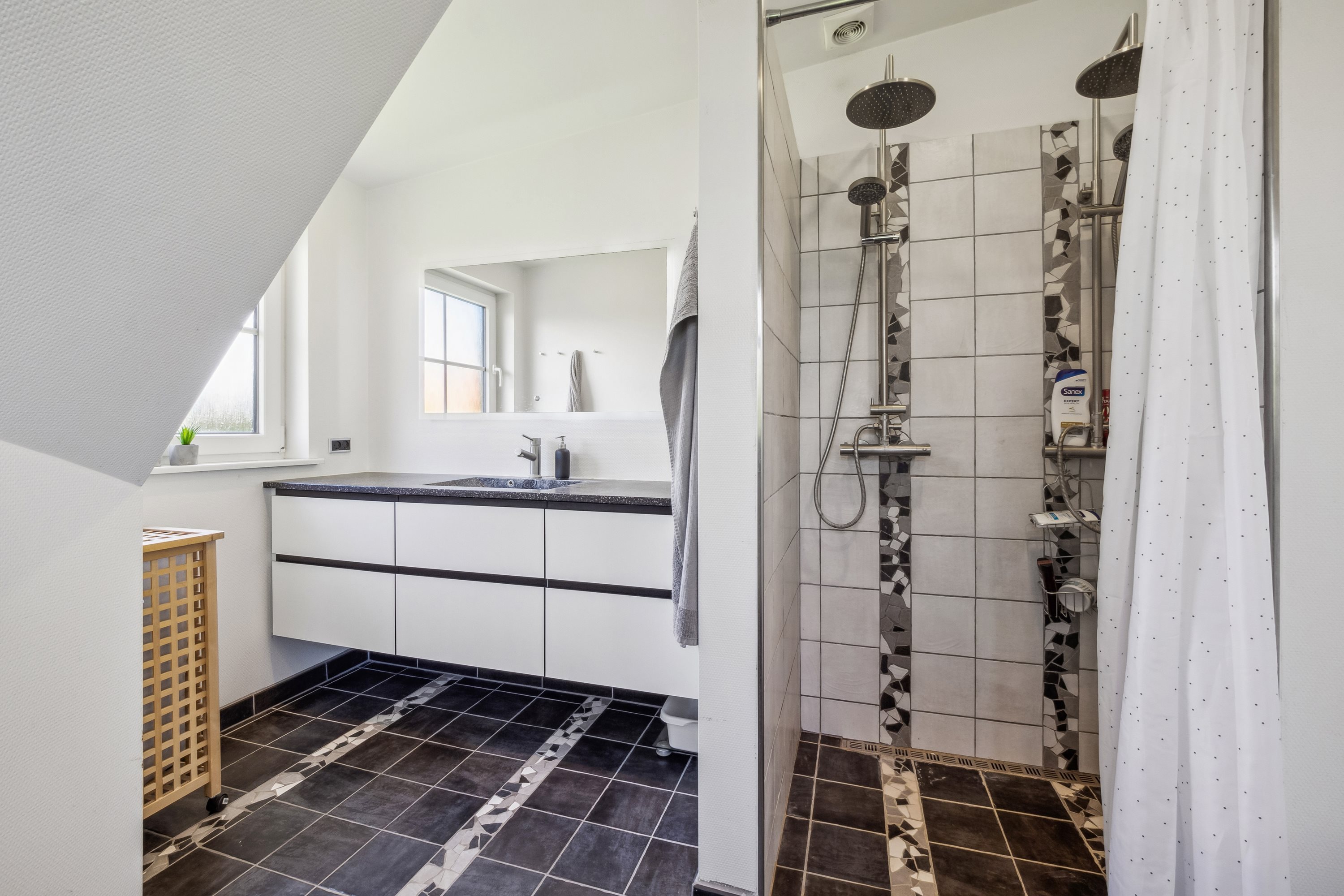 Fremhævet badeværelse billede i fuldskærmstilstand. Billede af Thylandsvej 45, 7700 Thisted