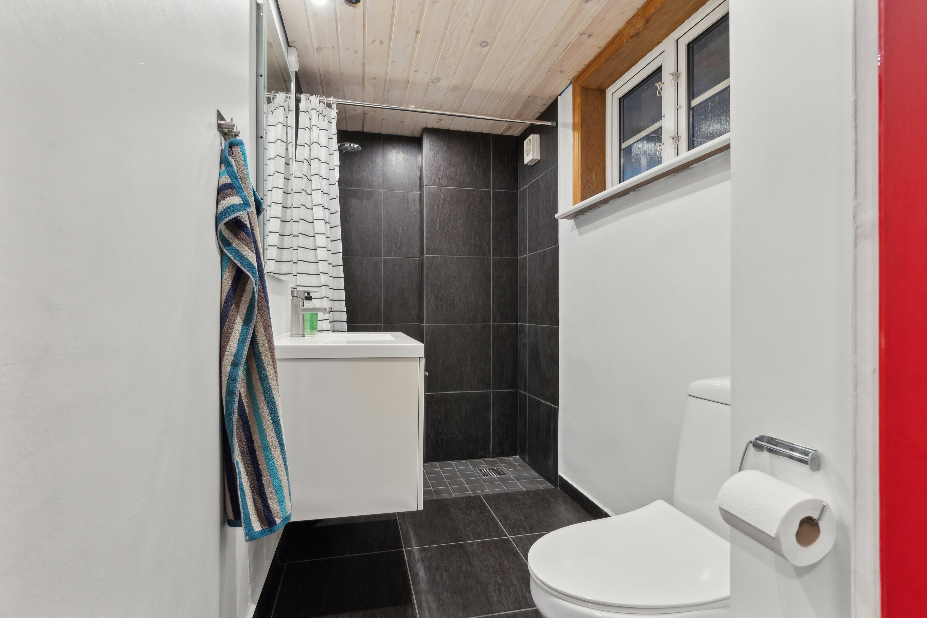 Fremhævet badeværelse billede i fuldskærmstilstand. Billede af Engtoften 1A, Tilsted, 7700 Thisted