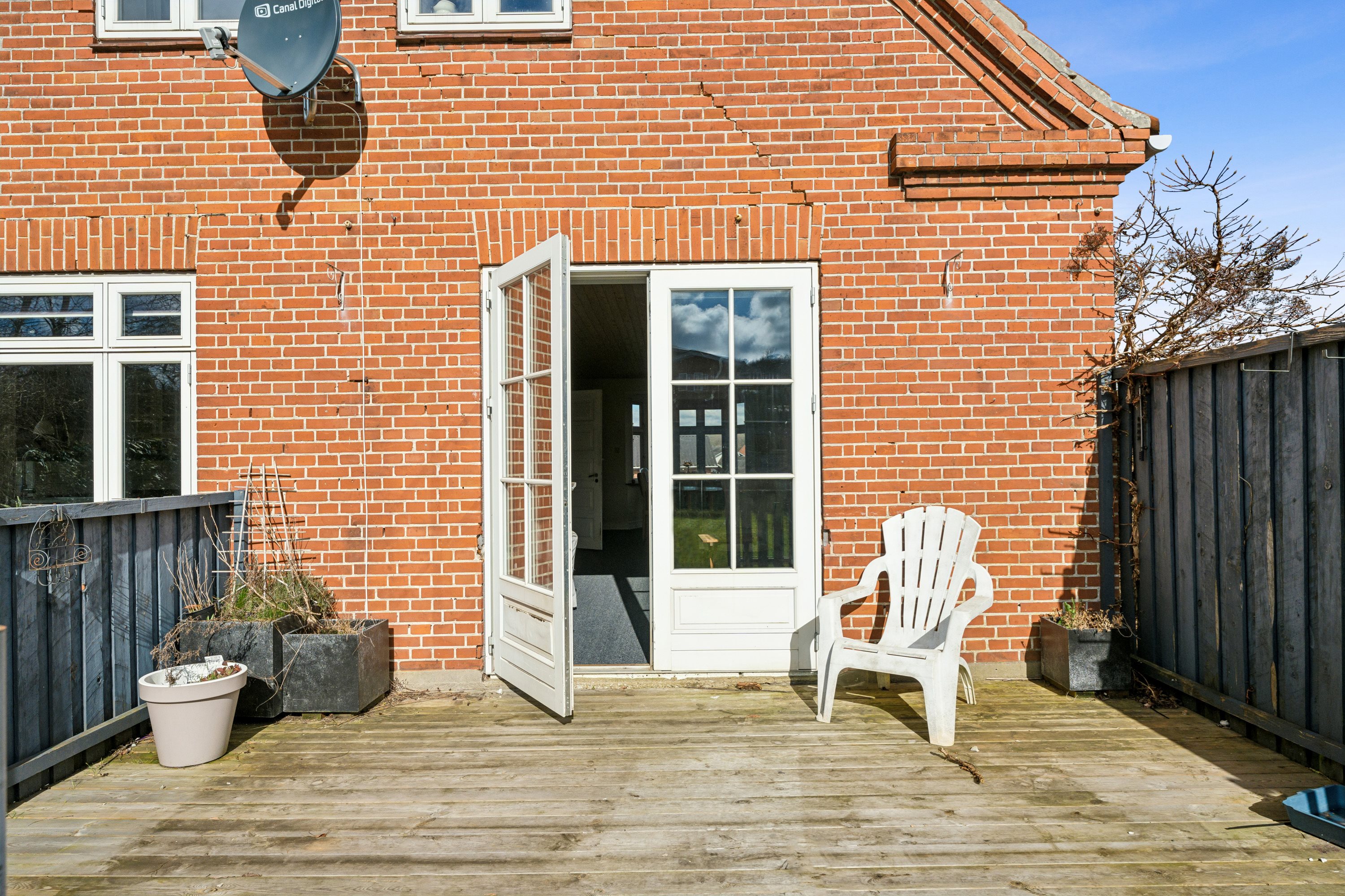 Fremhævet terrasse billede i fuldskærmstilstand. Billede af Solsortevej 12, 8860 Ulstrup