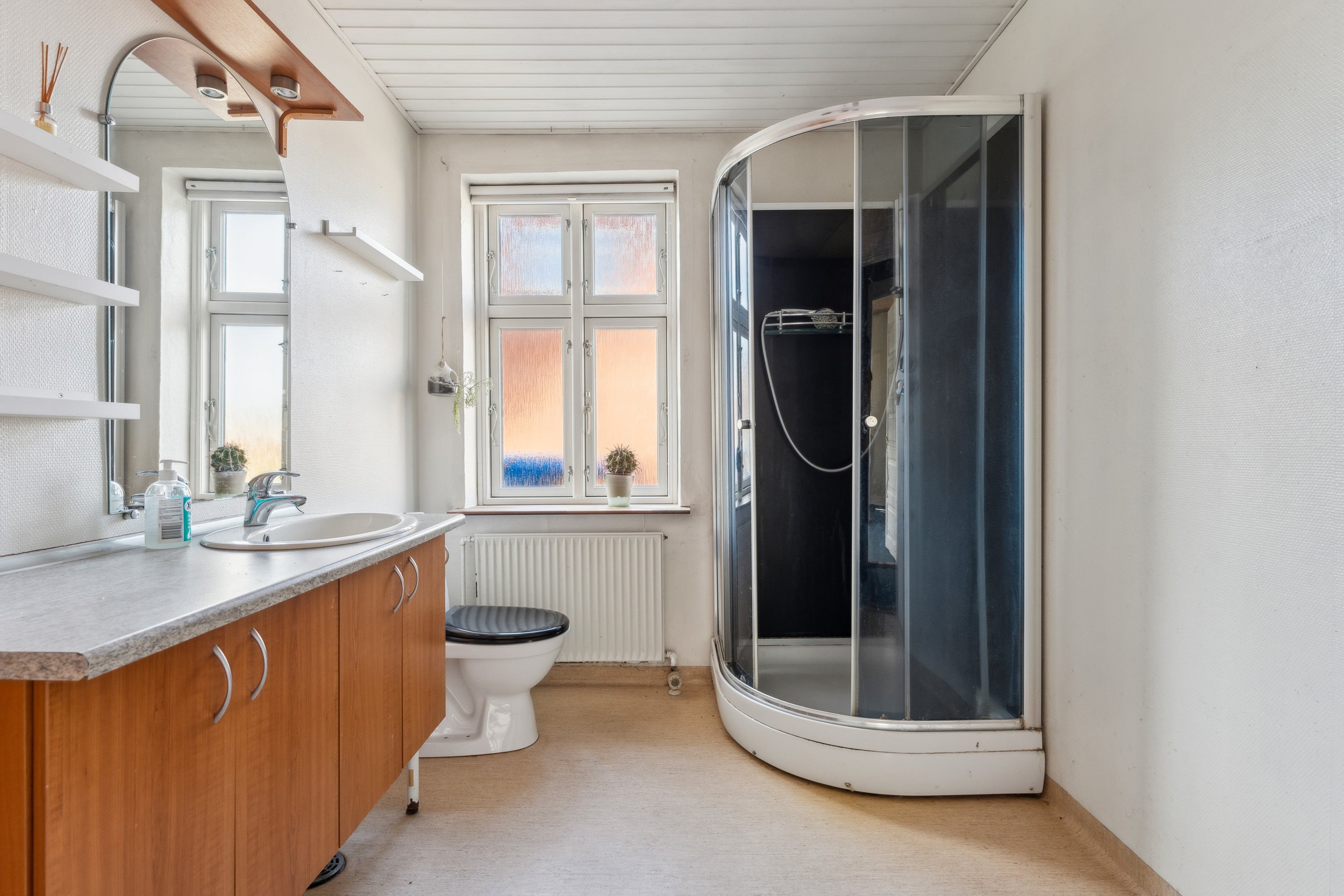 Fremhævet badeværelse billede i fuldskærmstilstand. Billede af Solsortevej 12, 8860 Ulstrup