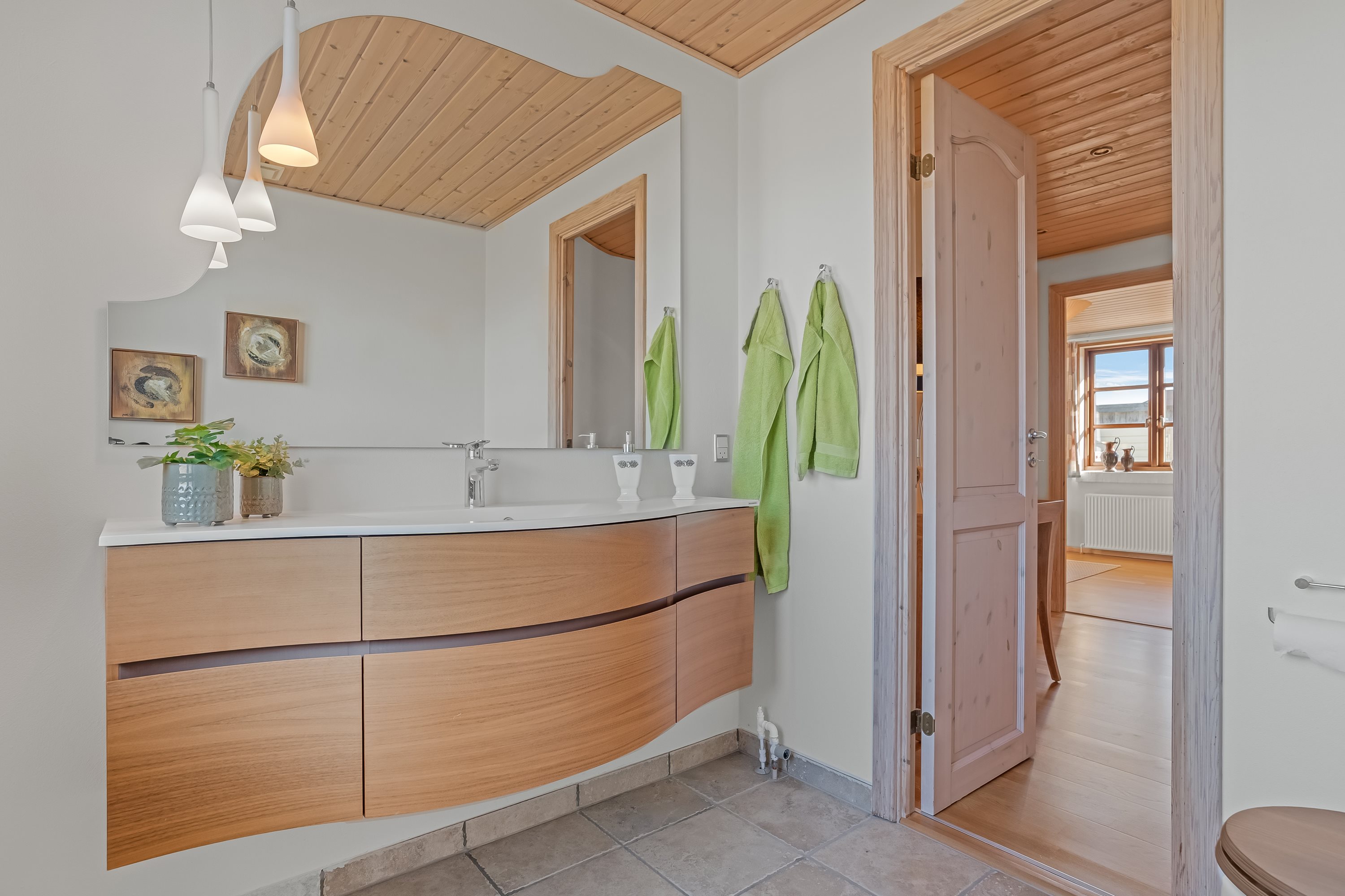 Fremhævet toilet billede i fuldskærmstilstand. Billede af Jegindøvej 18, 7680 Thyborøn