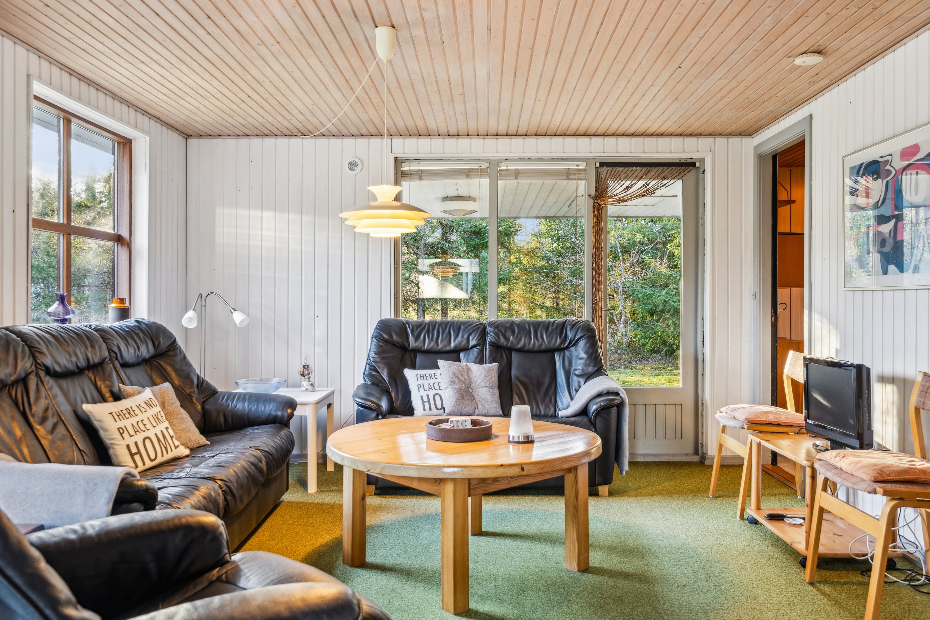 Fremhævet stue billede i fuldskærmstilstand. Billede af Skovvej 9, 9370 Hals