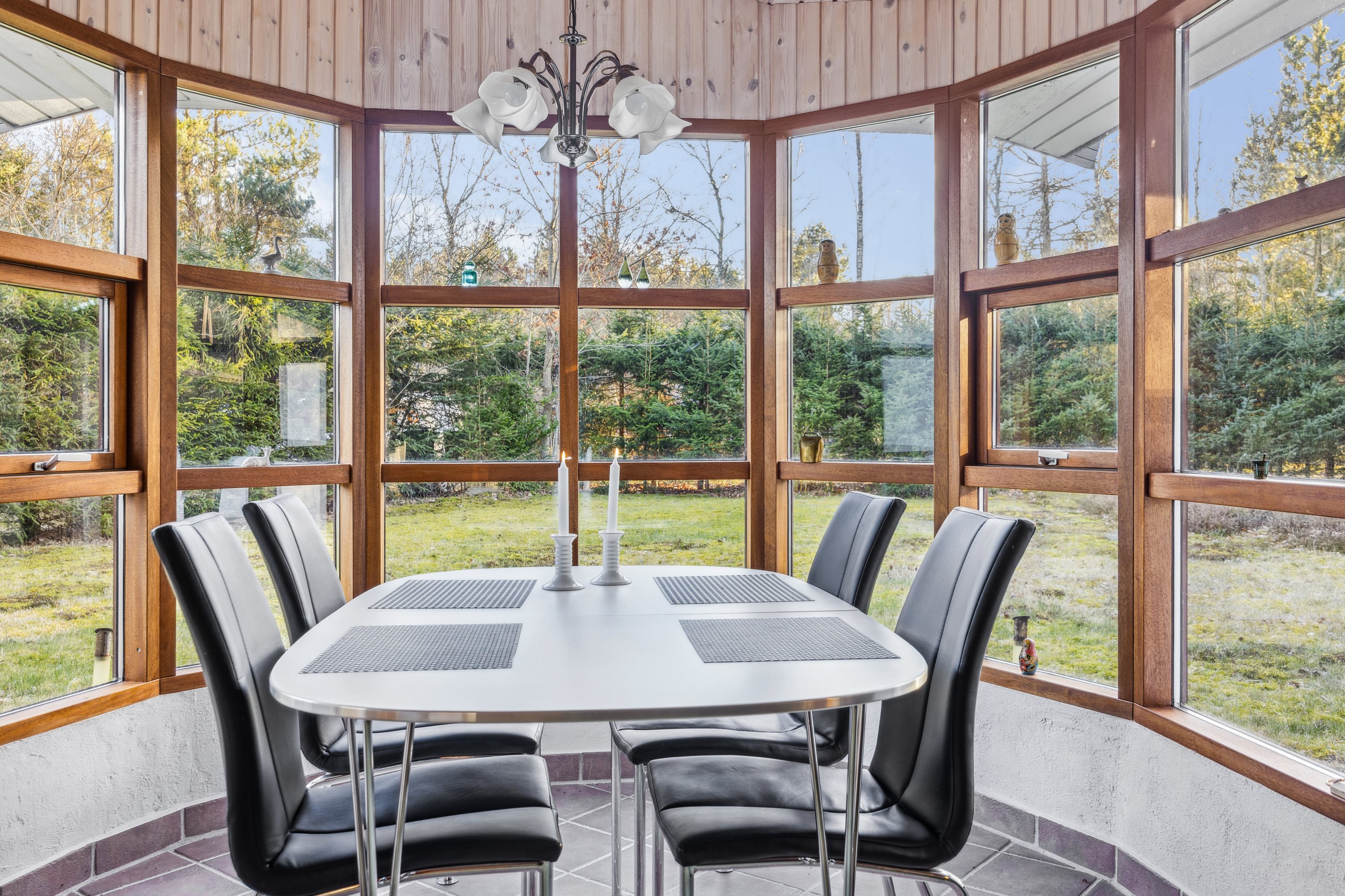 Fremhævet udestue billede i fuldskærmstilstand. Billede af Skovvej 9, 9370 Hals