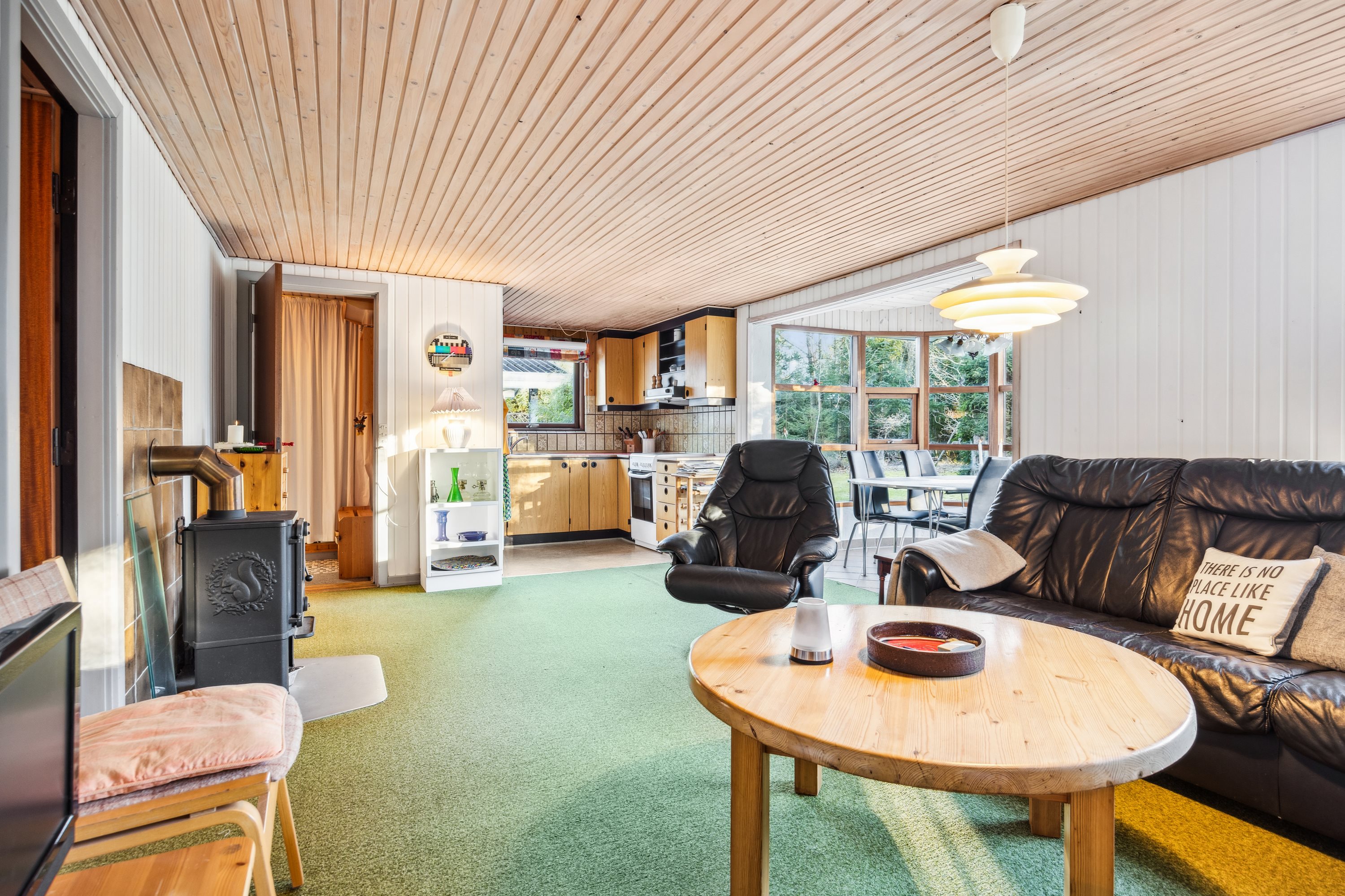 Fremhævet stue billede i fuldskærmstilstand. Billede af Skovvej 9, 9370 Hals