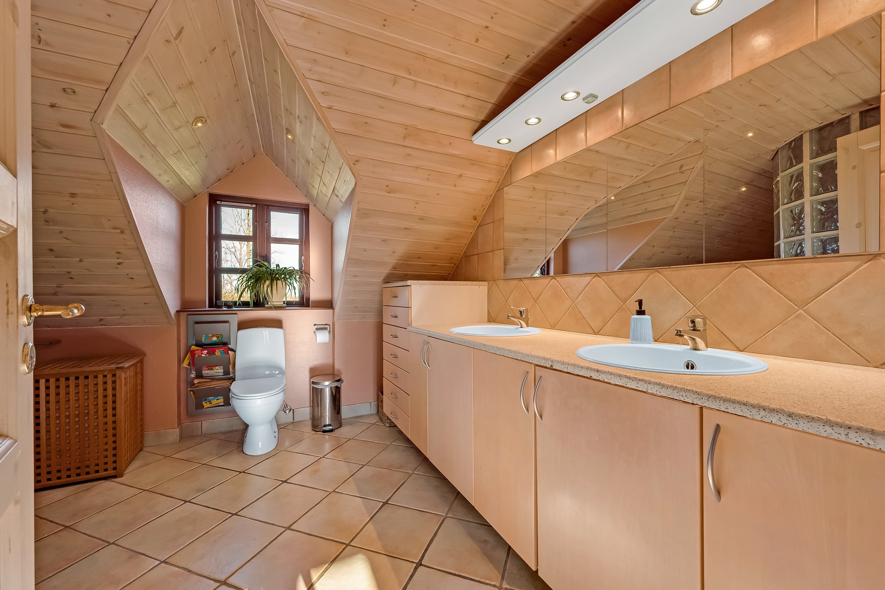 Fremhævet badeværelse billede i fuldskærmstilstand. Billede af Skærbækvej 15, Vium Øst, 6920 Videbæk