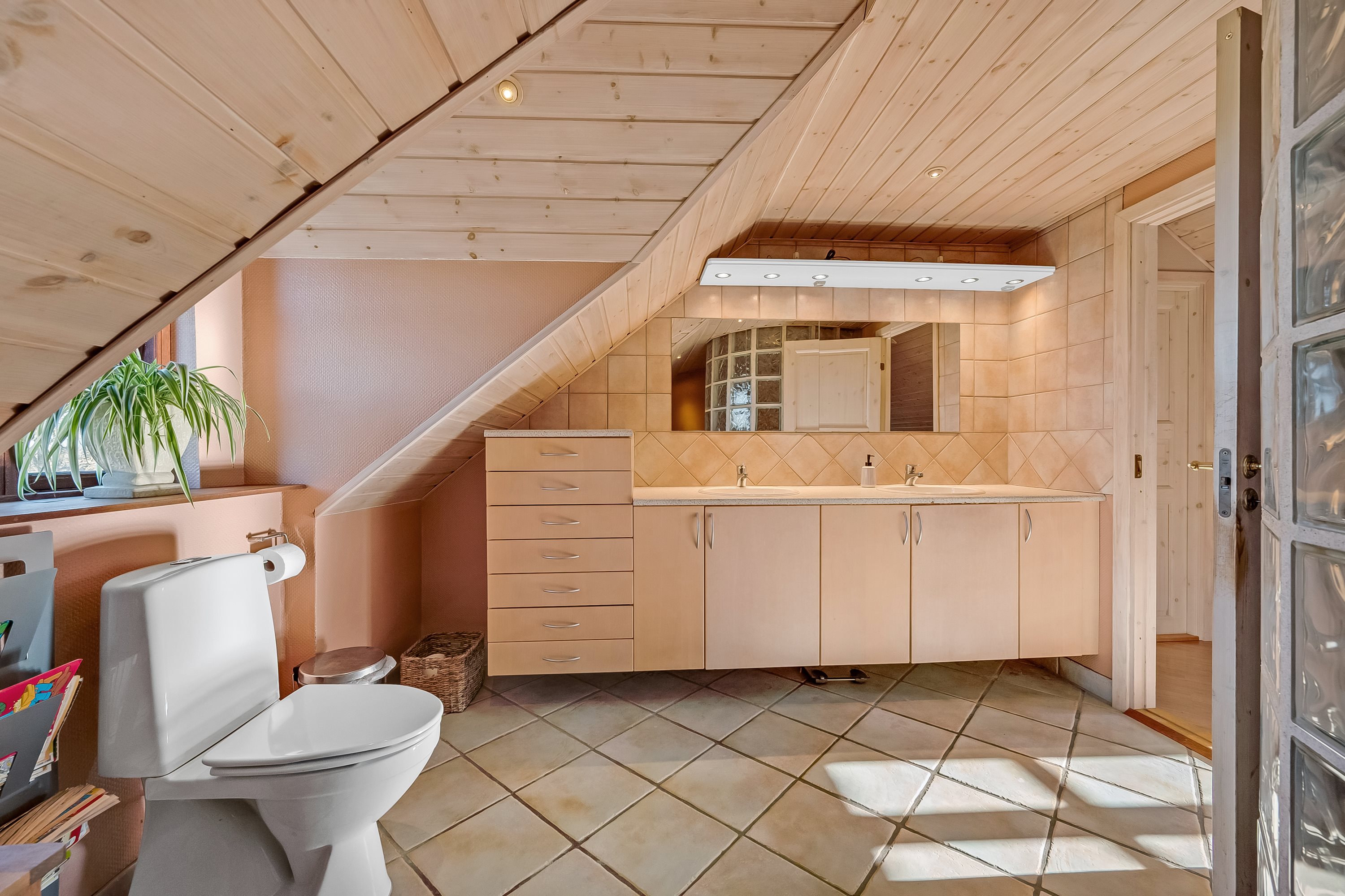 Fremhævet badeværelse billede i fuldskærmstilstand. Billede af Skærbækvej 15, Vium Øst, 6920 Videbæk