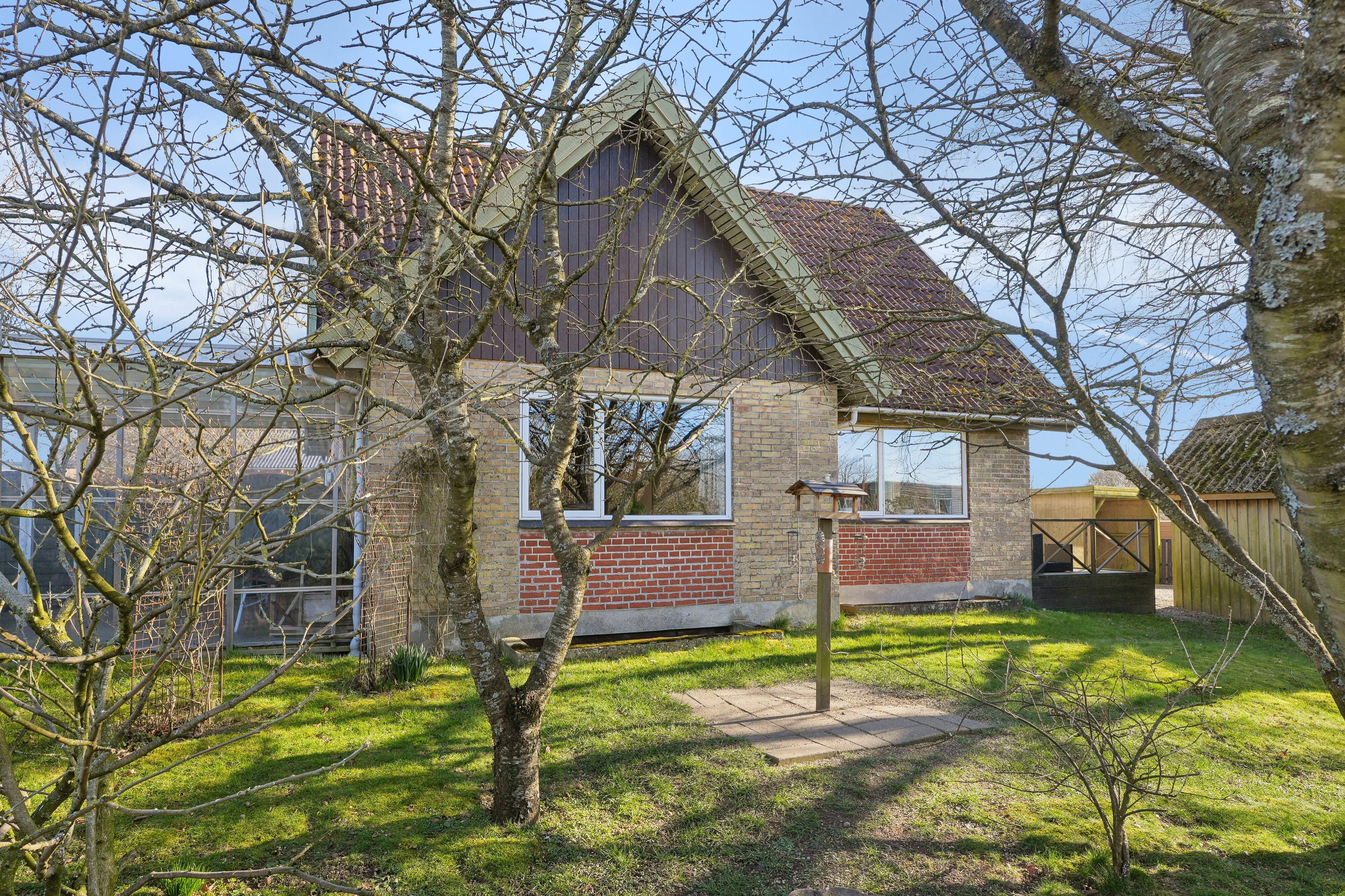 Fremhævet set fra haven billede i fuldskærmstilstand. Billede af Kirkegade 5, 5884 Gudme