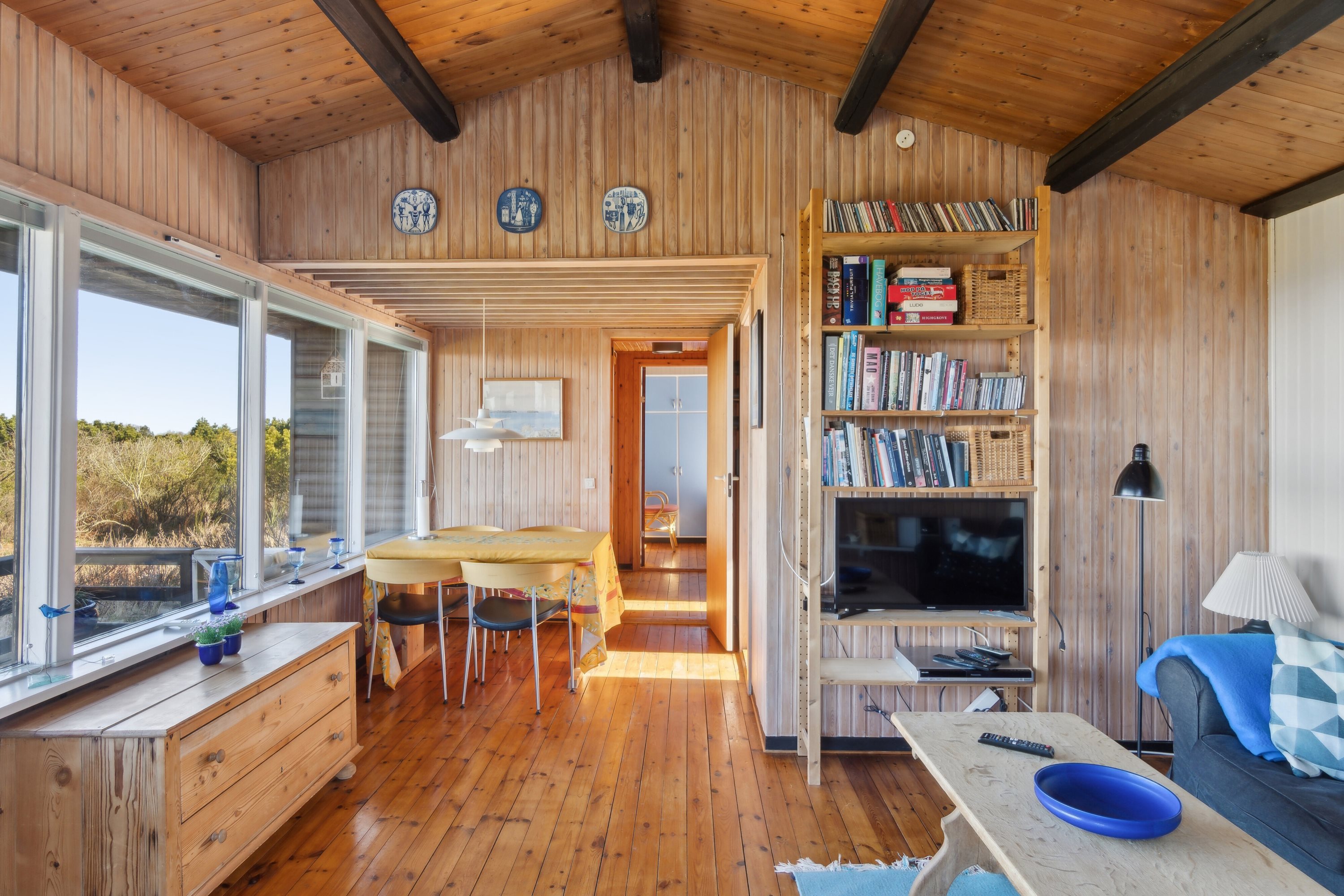 Fremhævet stue billede i fuldskærmstilstand. Billede af Mimershøj 2, Veddinge, 4540 Fårevejle