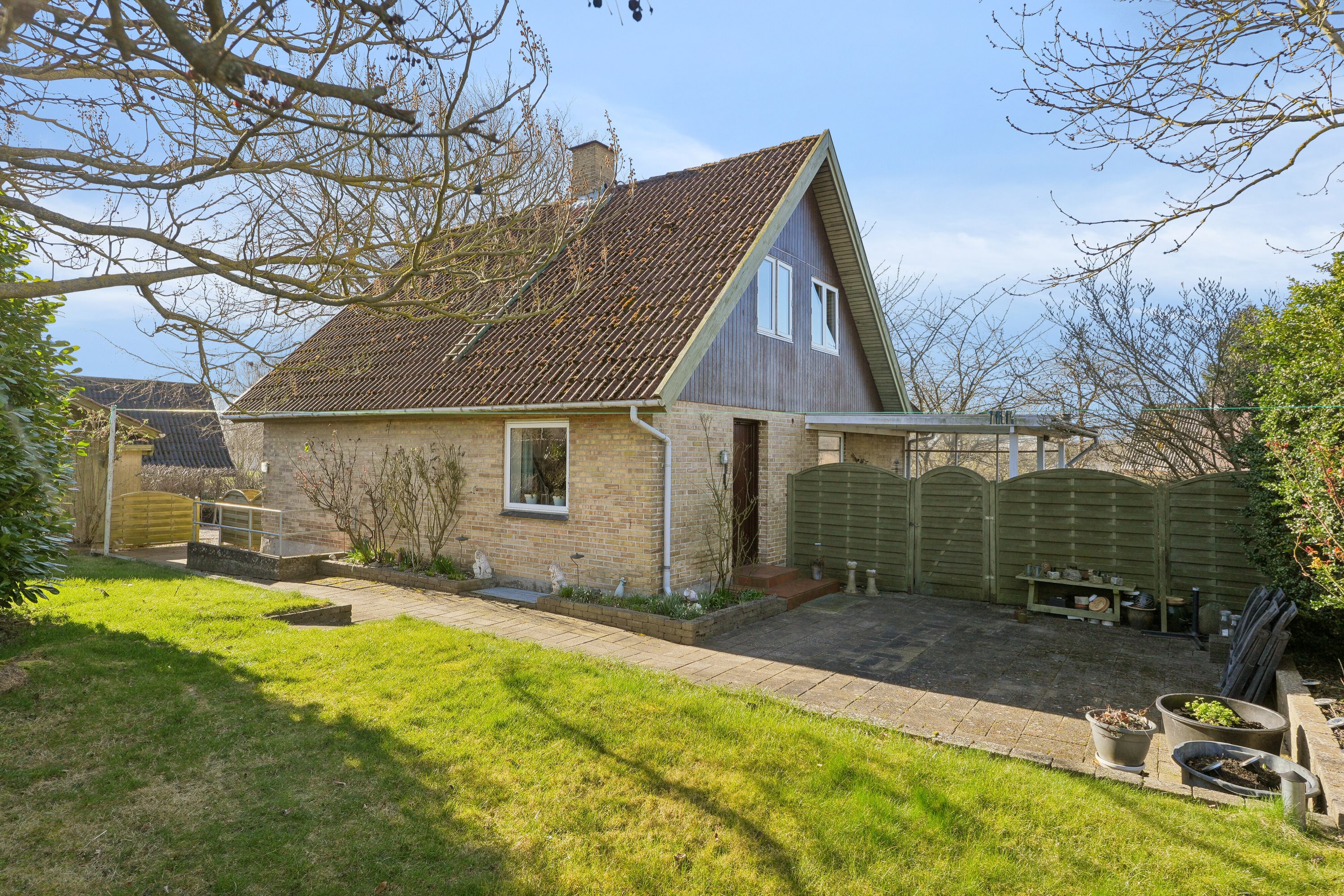 Fremhævet set fra haven billede i fuldskærmstilstand. Billede af Kirkegade 5, 5884 Gudme