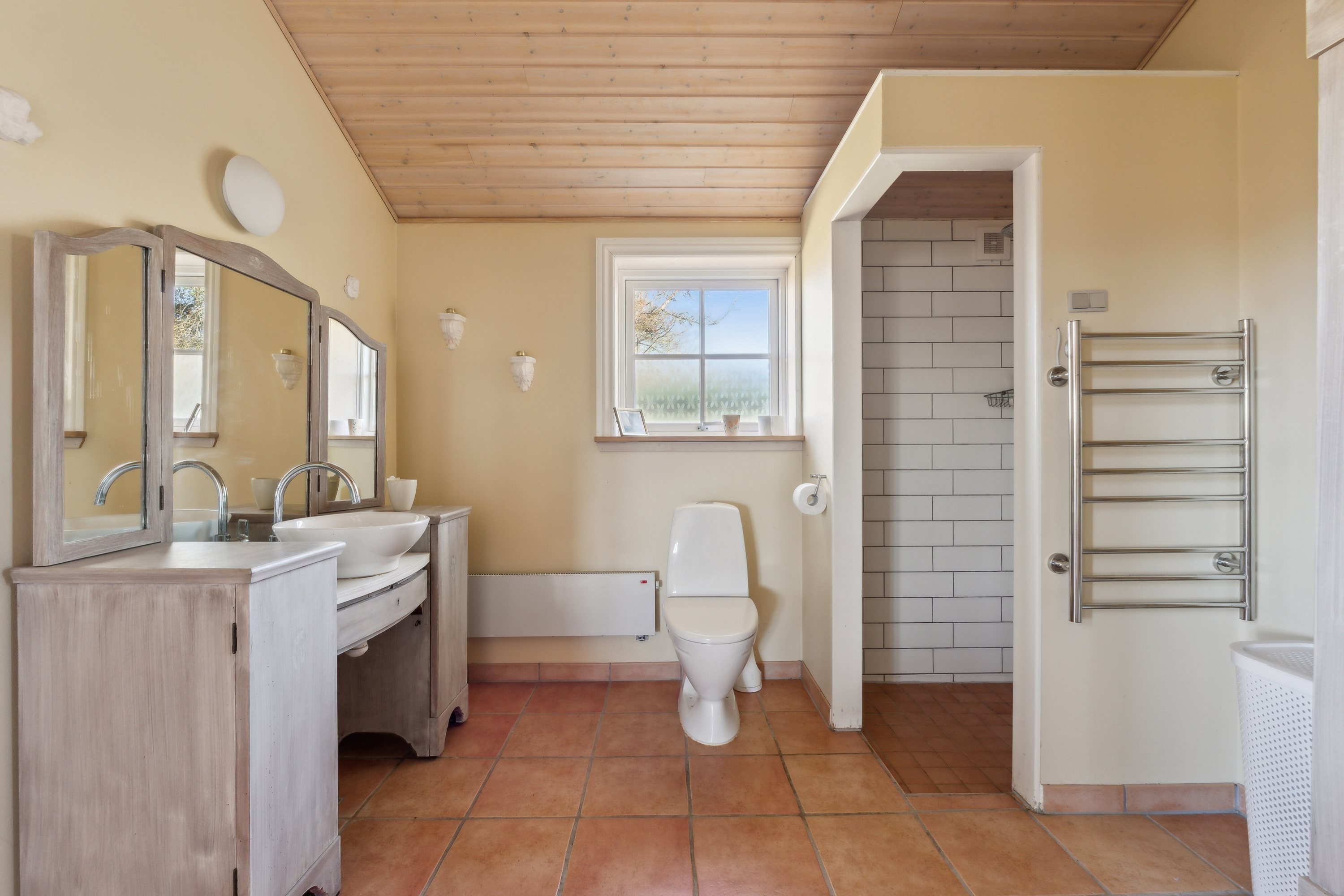 Fremhævet badeværelse billede i fuldskærmstilstand. Billede af Præstegyden 1, Kristiansminde, 5450 Otterup