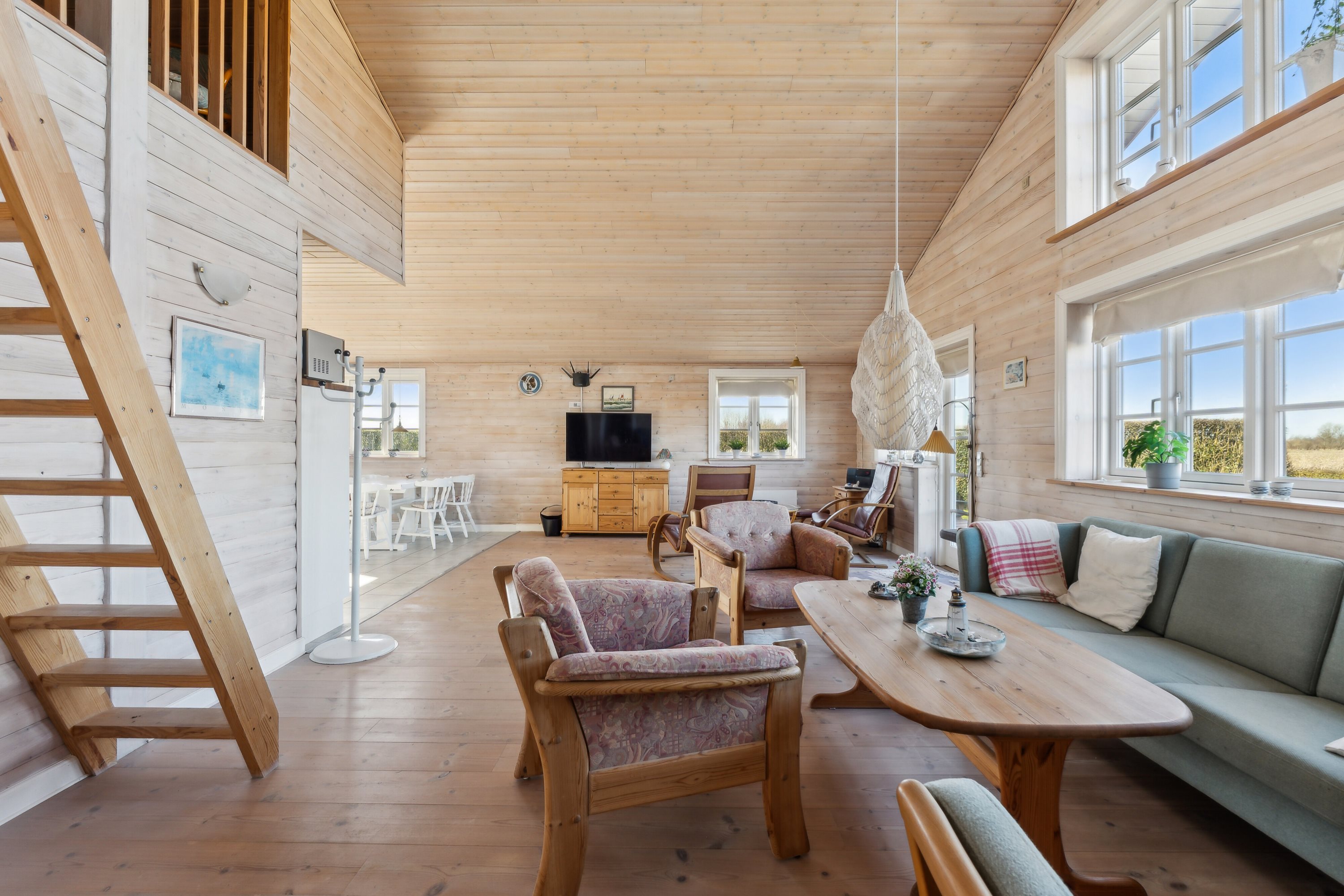 Fremhævet stue billede i fuldskærmstilstand. Billede af Præstegyden 1, Kristiansminde, 5450 Otterup