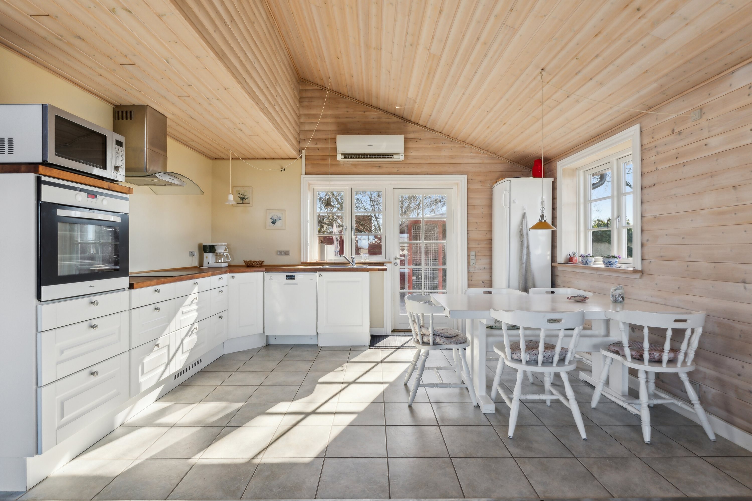 Fremhævet køkken billede i fuldskærmstilstand. Billede af Præstegyden 1, Kristiansminde, 5450 Otterup