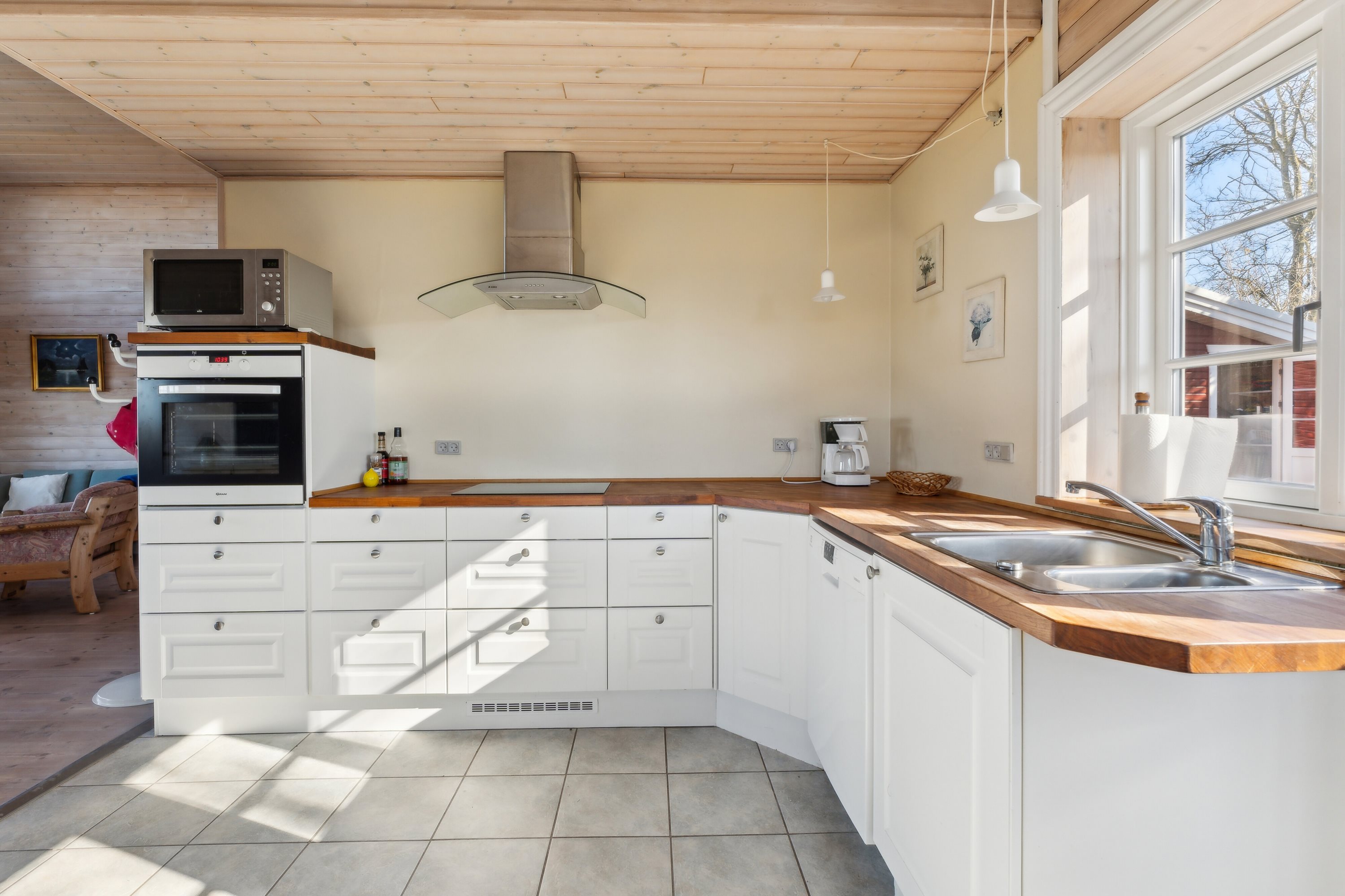 Fremhævet køkken billede i fuldskærmstilstand. Billede af Præstegyden 1, Kristiansminde, 5450 Otterup