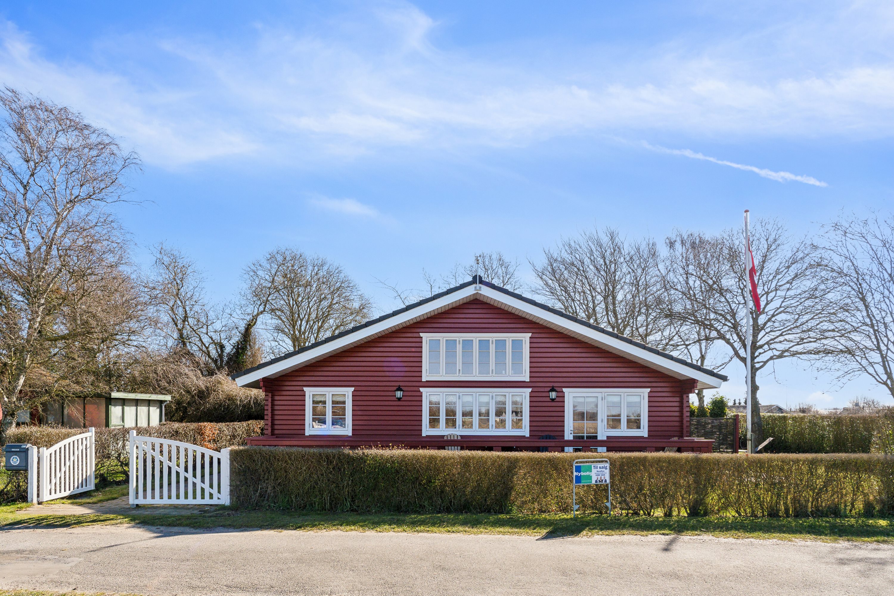 Fremhævet set fra vejen billede i fuldskærmstilstand. Billede af Præstegyden 1, Kristiansminde, 5450 Otterup