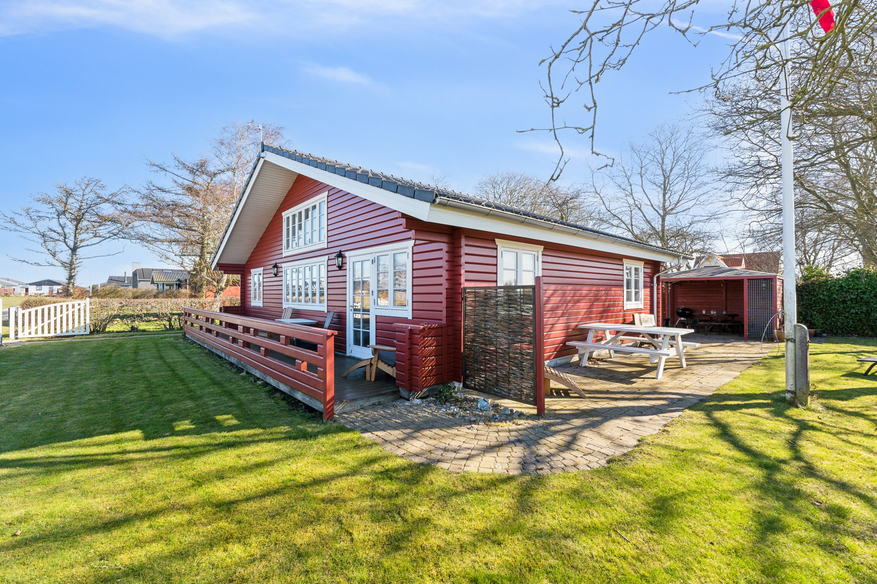 Fremhævet set fra haven billede i fuldskærmstilstand. Billede af Præstegyden 1, Kristiansminde, 5450 Otterup