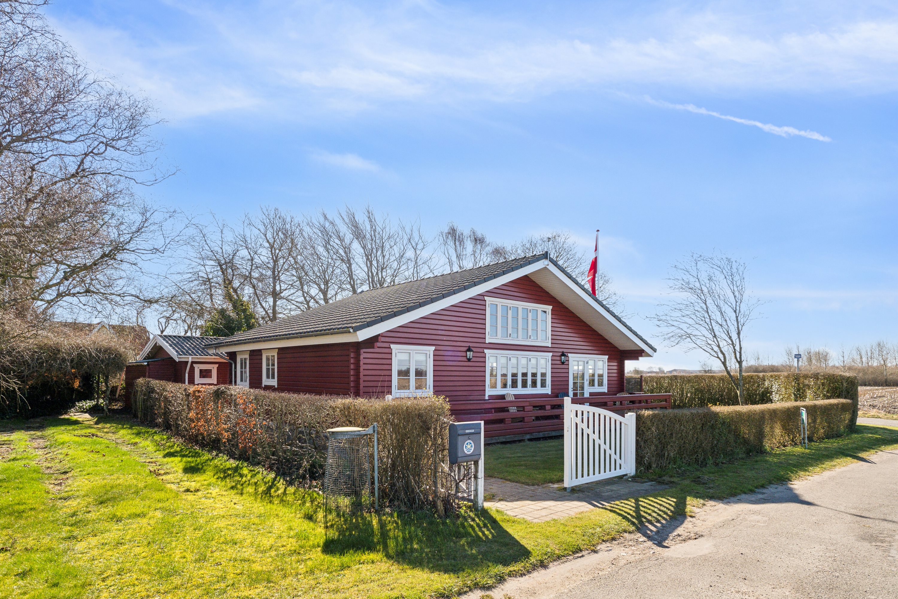 Fremhævet set fra vejen billede i fuldskærmstilstand. Billede af Præstegyden 1, Kristiansminde, 5450 Otterup