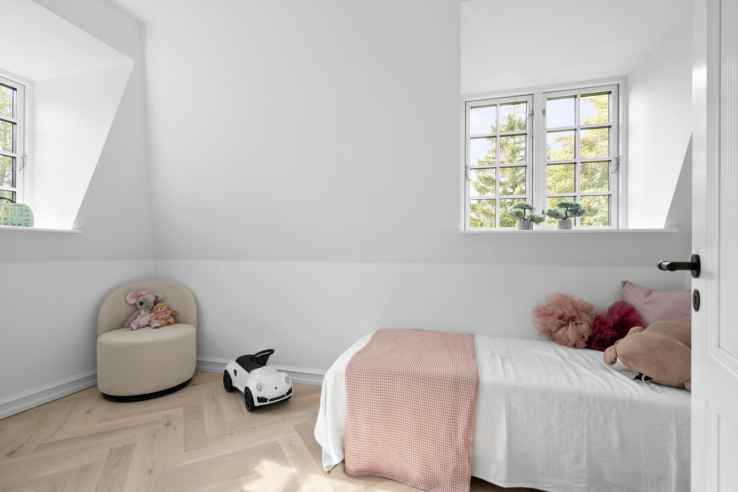 Fremhævet  billede i fuldskærmstilstand. Billede af Hjortevangen 4, 2920 Charlottenlund