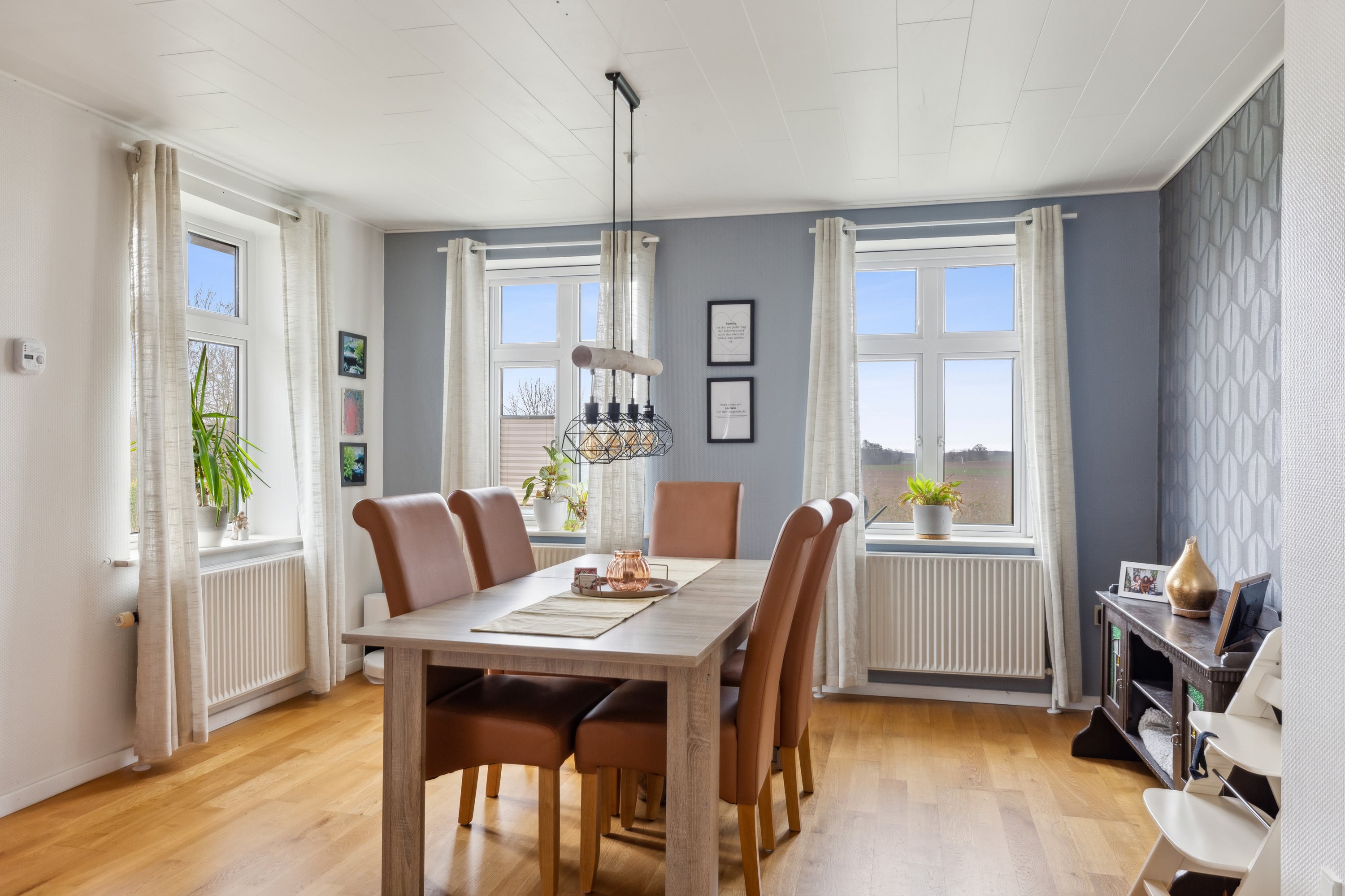 Fremhævet stue billede i fuldskærmstilstand. Billede af Lykkevej 40, Hundslev, 6440 Augustenborg