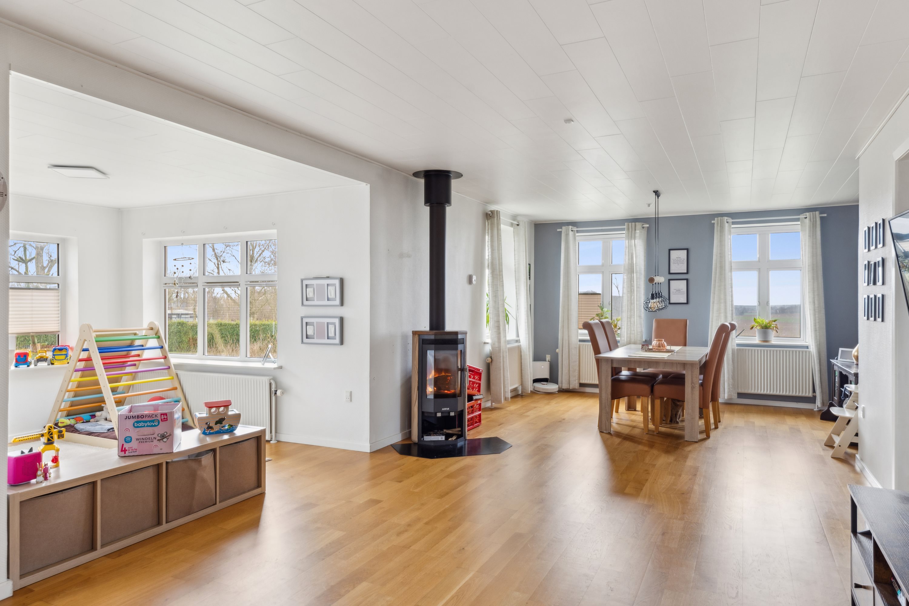 Fremhævet stue billede i fuldskærmstilstand. Billede af Lykkevej 40, Hundslev, 6440 Augustenborg