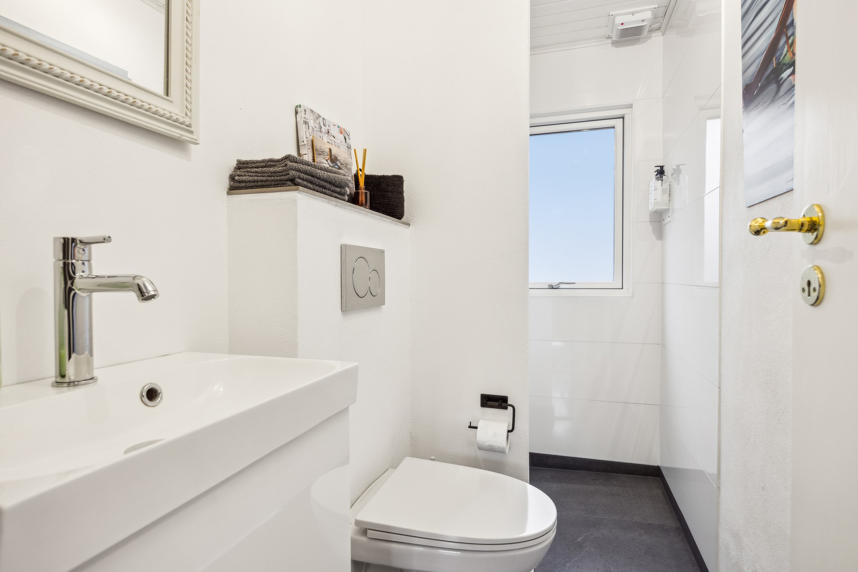 Fremhævet badeværelse billede i fuldskærmstilstand. Billede af Grævlingevej 6, Krogen, 9460 Brovst