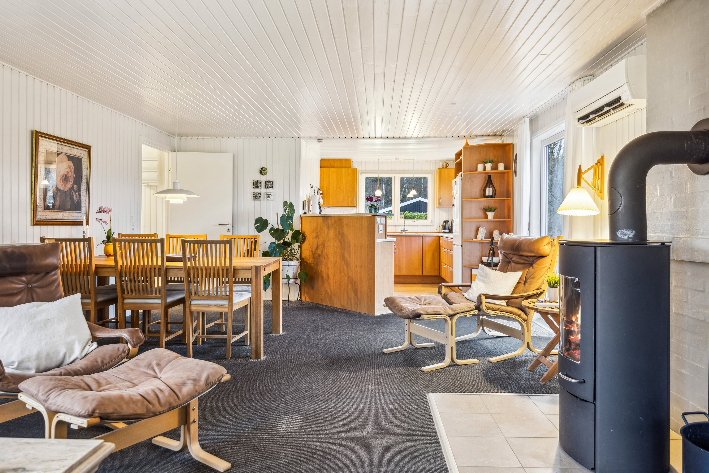 Fremhævet stue billede i fuldskærmstilstand. Billede af Lille Strandgaard 30, 9370 Hals