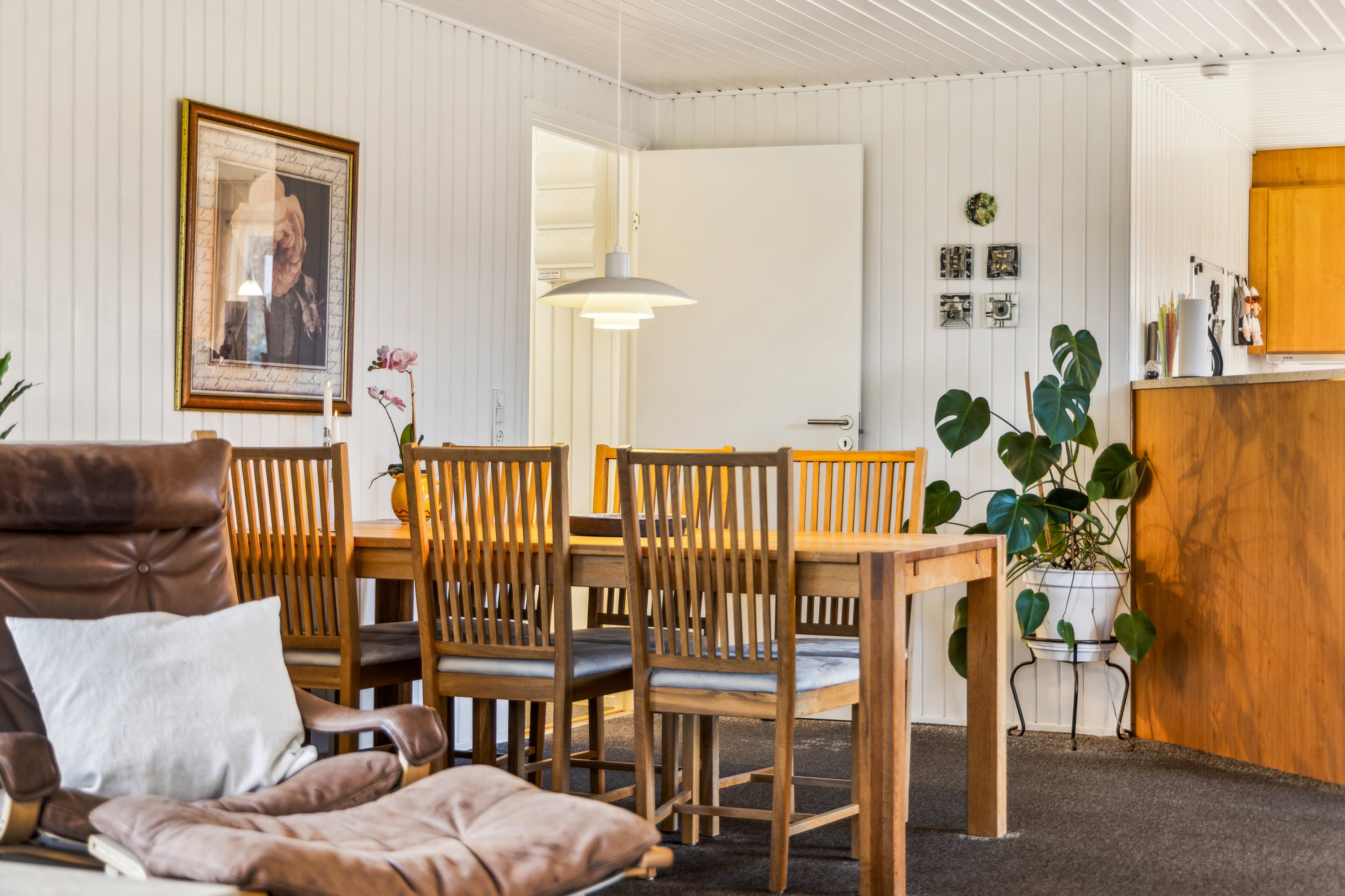 Fremhævet stue billede i fuldskærmstilstand. Billede af Lille Strandgaard 30, 9370 Hals