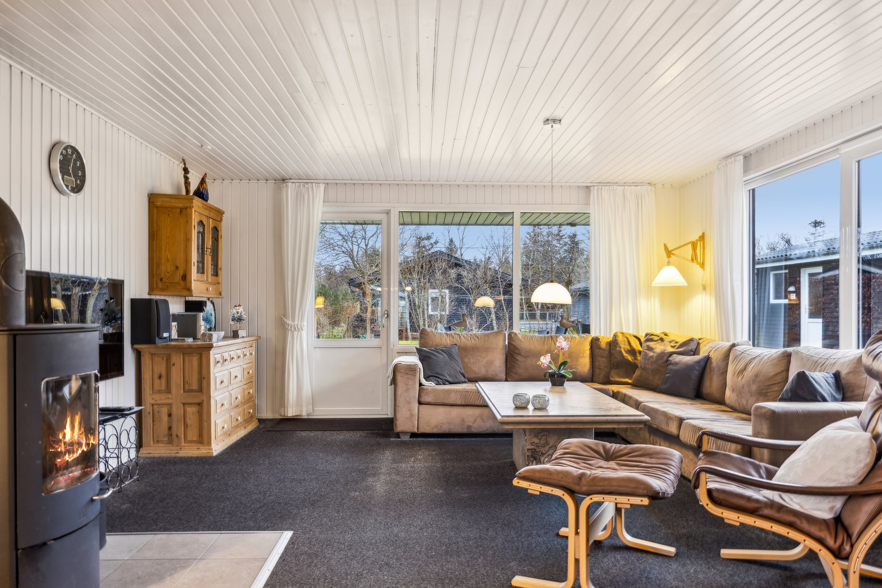 Fremhævet stue billede i fuldskærmstilstand. Billede af Lille Strandgaard 30, 9370 Hals