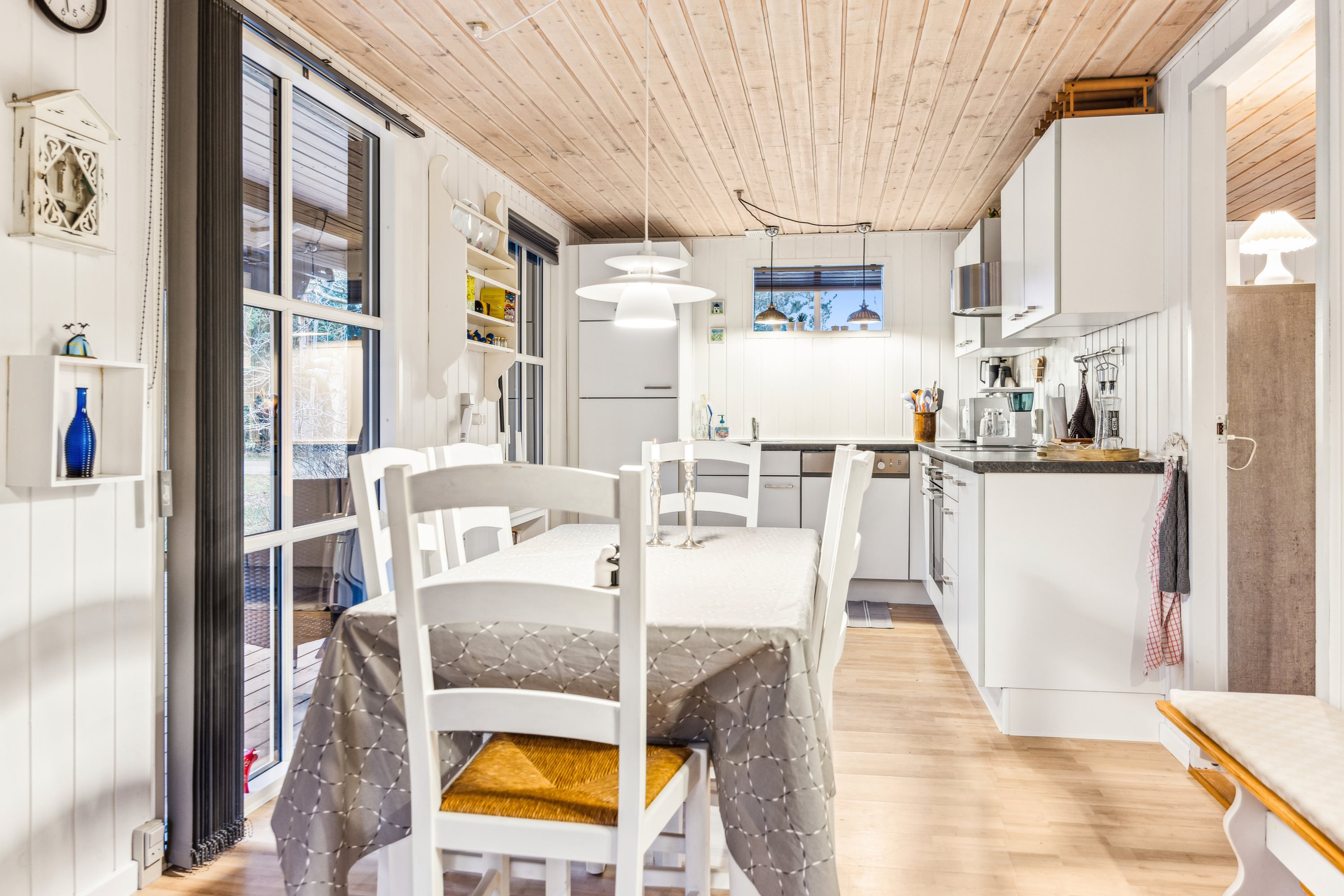 Fremhævet køkken billede i fuldskærmstilstand. Billede af Nordmarksvej 18, 9370 Hals