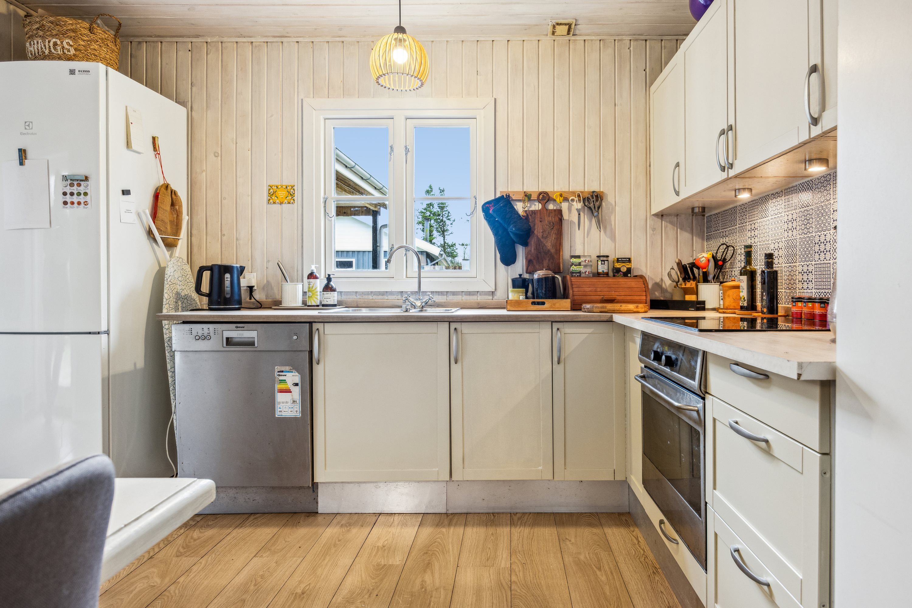 Fremhævet køkken billede i fuldskærmstilstand. Billede af Grævlingevej 22, Krogen, 9460 Brovst