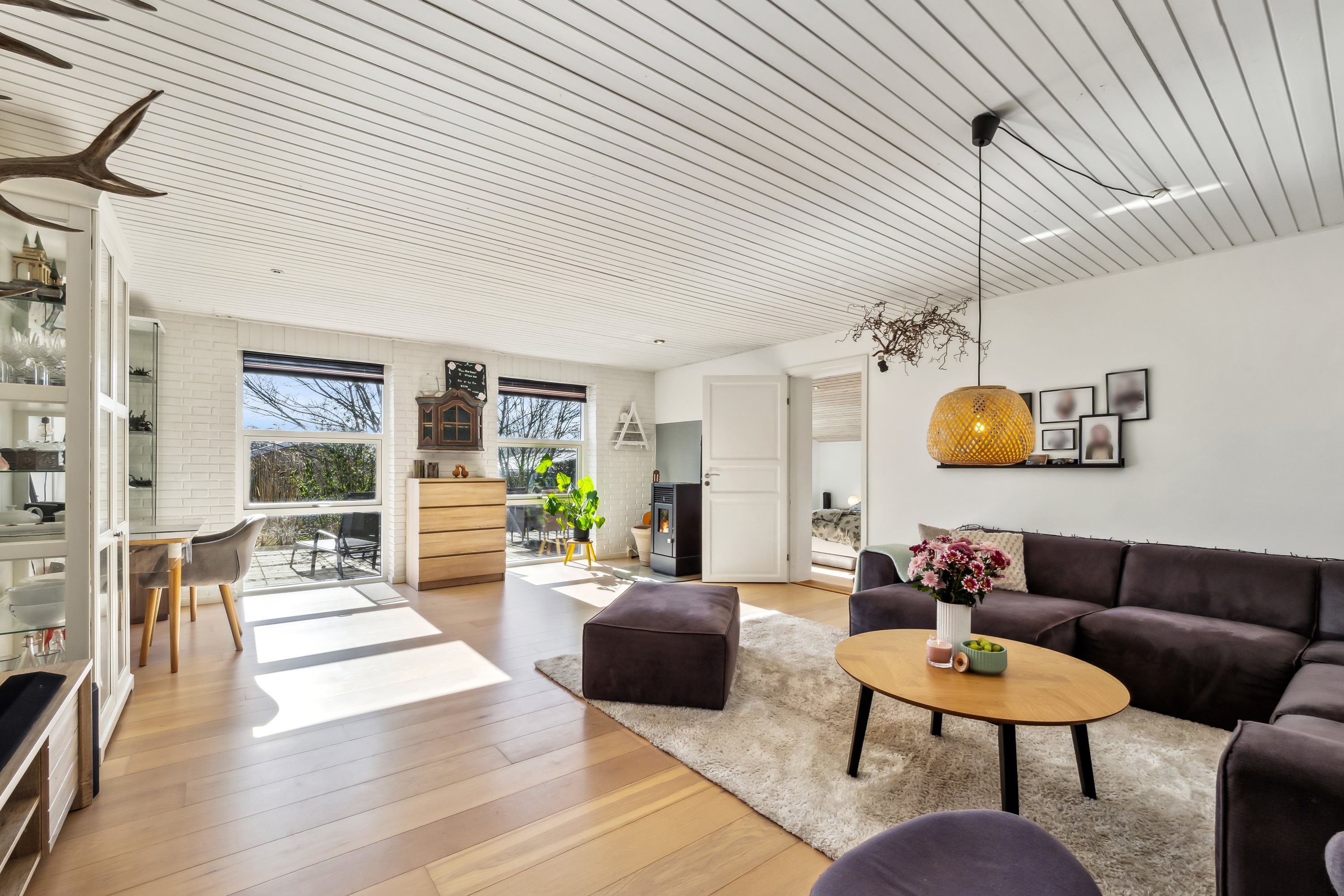 Fremhævet stue billede i fuldskærmstilstand. Billede af Solsortevej 25, 7900 Nykøbing M