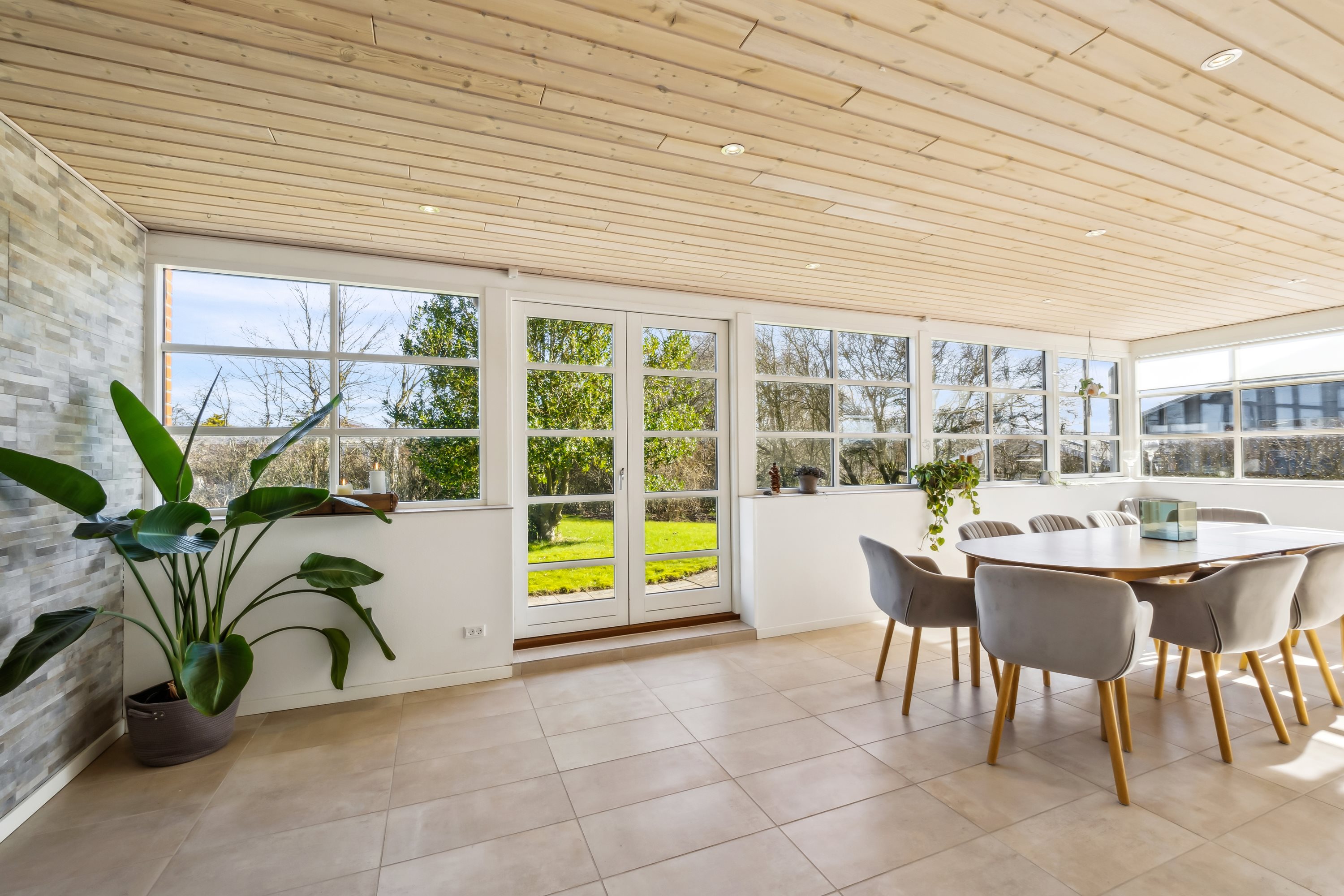 Fremhævet stue billede i fuldskærmstilstand. Billede af Solsortevej 25, 7900 Nykøbing M