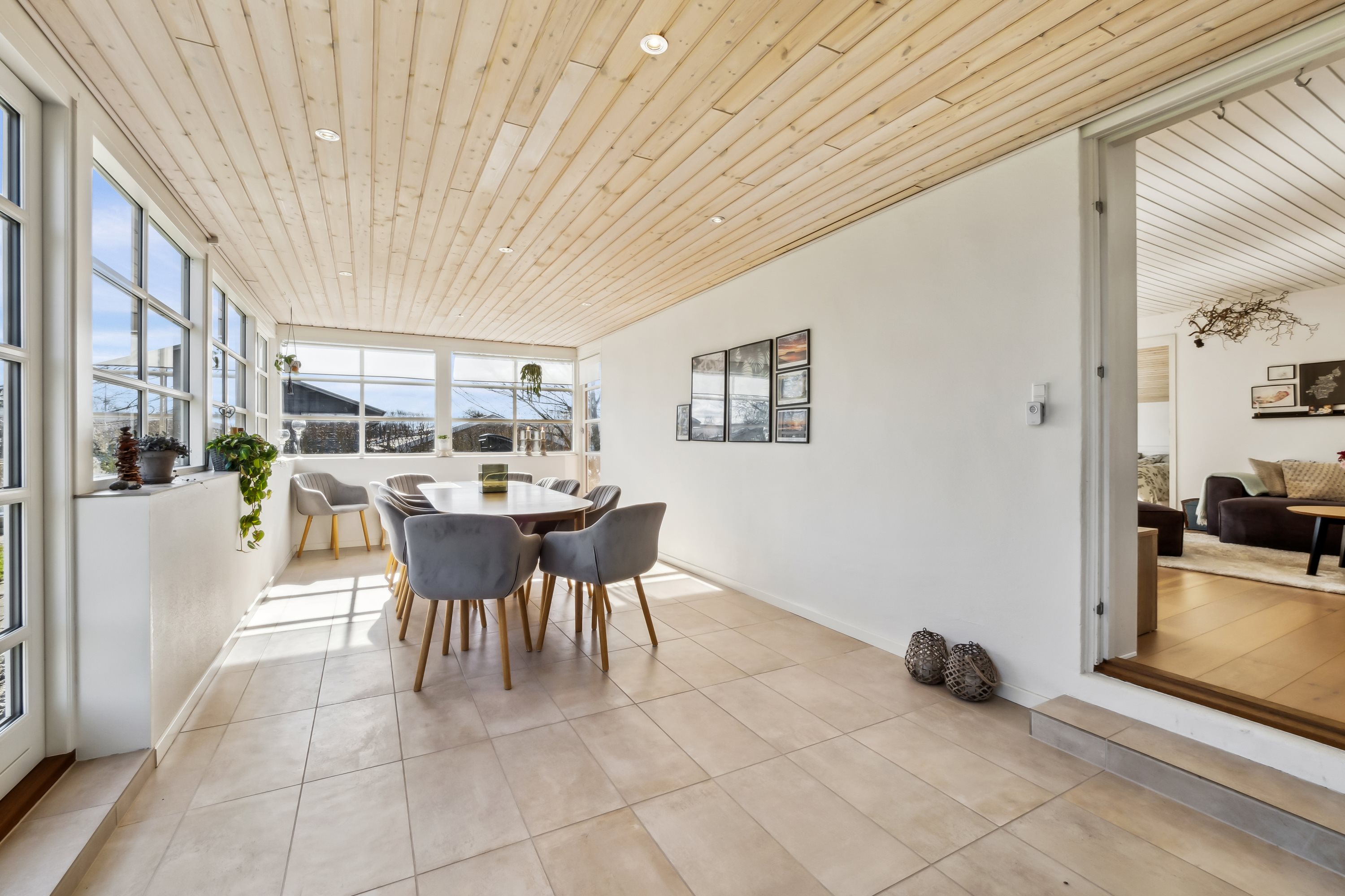 Fremhævet stue billede i fuldskærmstilstand. Billede af Solsortevej 25, 7900 Nykøbing M