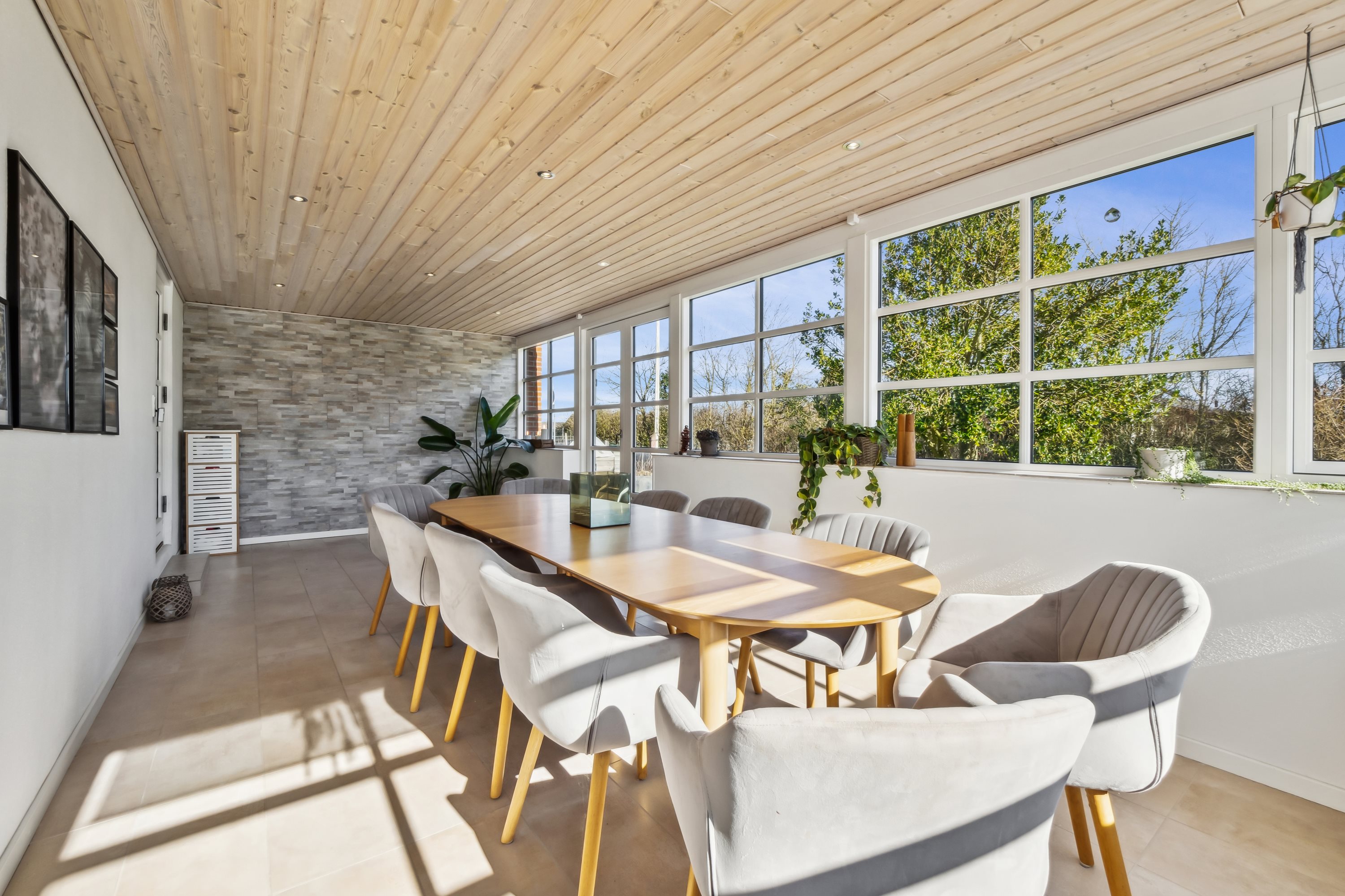 Fremhævet stue billede i fuldskærmstilstand. Billede af Solsortevej 25, 7900 Nykøbing M